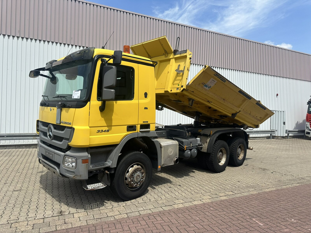 Mercedes-Benz Actros 3348 AK 6x6 Actros 3348 AK 6x6, Bordmatik links - Kiper: slika Mercedes-Benz Actros 3348 AK 6x6 Actros 3348 AK 6x6, Bordmatik links - Kiper Mercedes-Benz Actros 3348 AK 6x6 Actros 3348 AK 6x6, Bordmatik links - Kiper: slika Mercedes-Benz Actros 3348 AK 6x6 Actros 3348 AK 6x6, Bordmatik links - Kiper