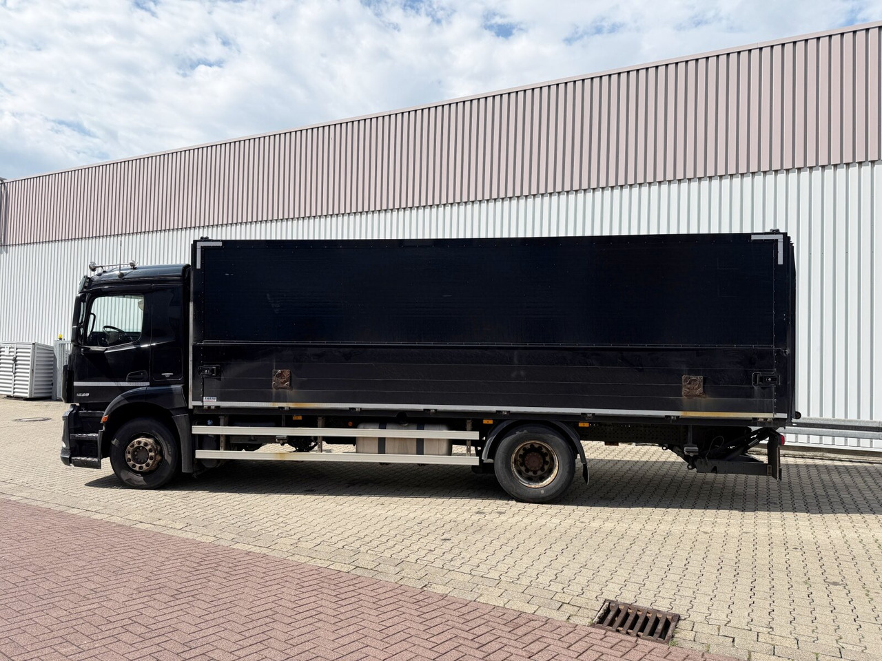 Mercedes-Benz Antos 1836 L 4x2 Antos 1836 L 4x2, Getränkekoffer, LBW Dautel - Kamion sandučar: slika Mercedes-Benz Antos 1836 L 4x2 Antos 1836 L 4x2, Getränkekoffer, LBW Dautel - Kamion sandučar Mercedes-Benz Antos 1836 L 4x2 Antos 1836 L 4x2, Getränkekoffer, LBW Dautel - Kamion sandučar: slika Mercedes-Benz Antos 1836 L 4x2 Antos 1836 L 4x2, Getränkekoffer, LBW Dautel - Kamion sandučar