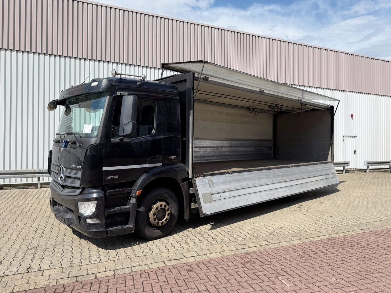 Mercedes-Benz Antos 1836 L 4x2 Antos 1836 L 4x2, Getränkekoffer, LBW Dautel - Kamion sandučar: slika Mercedes-Benz Antos 1836 L 4x2 Antos 1836 L 4x2, Getränkekoffer, LBW Dautel - Kamion sandučar Mercedes-Benz Antos 1836 L 4x2 Antos 1836 L 4x2, Getränkekoffer, LBW Dautel - Kamion sandučar: slika Mercedes-Benz Antos 1836 L 4x2 Antos 1836 L 4x2, Getränkekoffer, LBW Dautel - Kamion sandučar