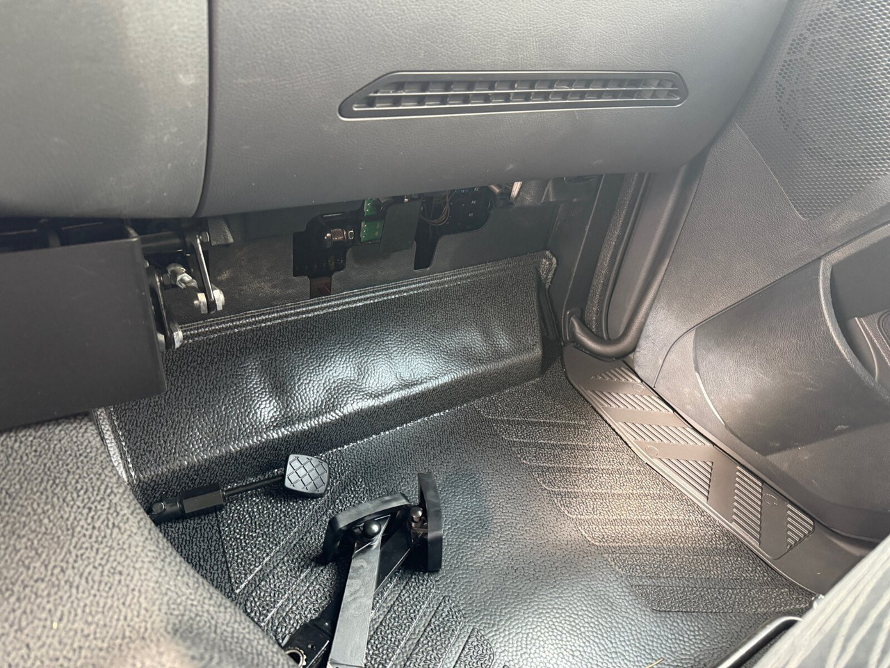 Mercedes-Benz Arocs 1827/30 A 4x4 Arocs 1827/30 A 4x4, Ex-! - Kamion s otvorenim sandukom: slika Mercedes-Benz Arocs 1827/30 A 4x4 Arocs 1827/30 A 4x4, Ex-! - Kamion s otvorenim sandukom Mercedes-Benz Arocs 1827/30 A 4x4 Arocs 1827/30 A 4x4, Ex-! - Kamion s otvorenim sandukom: slika Mercedes-Benz Arocs 1827/30 A 4x4 Arocs 1827/30 A 4x4, Ex-! - Kamion s otvorenim sandukom