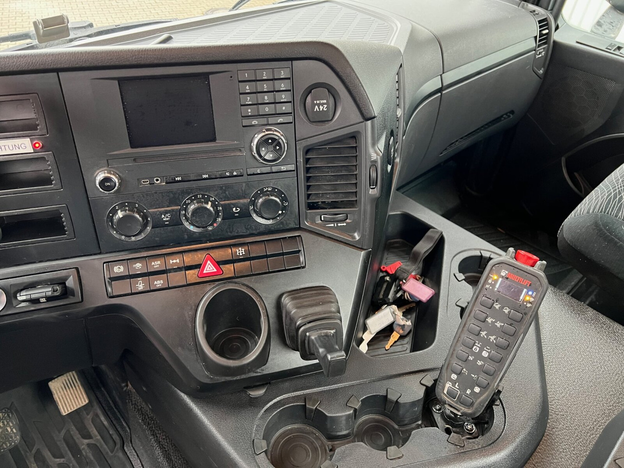 Mercedes-Benz Arocs 1830 K 4x2 Arocs 1830 K 4x2, Funk - Utovarivač s proklizavajućim upravljanjem: slika Mercedes-Benz Arocs 1830 K 4x2 Arocs 1830 K 4x2, Funk - Utovarivač s proklizavajućim upravljanjem Mercedes-Benz Arocs 1830 K 4x2 Arocs 1830 K 4x2, Funk - Utovarivač s proklizavajućim upravljanjem: slika Mercedes-Benz Arocs 1830 K 4x2 Arocs 1830 K 4x2, Funk - Utovarivač s proklizavajućim upravljanjem