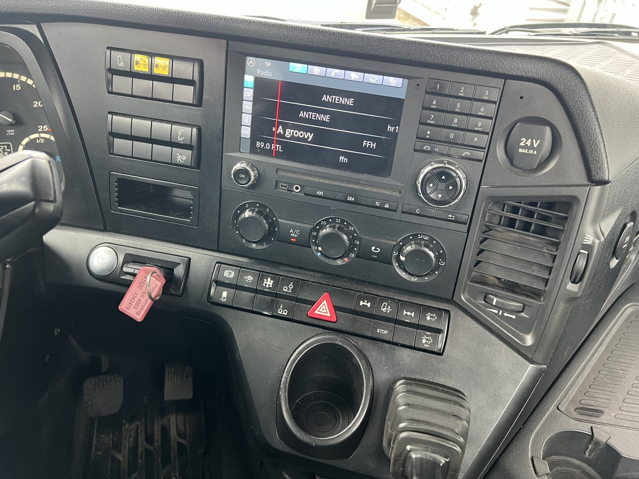 Mercedes-Benz Arocs 2552 L 6x2 Arocs 2552 L 6x2, Lenk-/Liftachse - Kamion s kukastom dizalicom: slika Mercedes-Benz Arocs 2552 L 6x2 Arocs 2552 L 6x2, Lenk-/Liftachse - Kamion s kukastom dizalicom Mercedes-Benz Arocs 2552 L 6x2 Arocs 2552 L 6x2, Lenk-/Liftachse - Kamion s kukastom dizalicom: slika Mercedes-Benz Arocs 2552 L 6x2 Arocs 2552 L 6x2, Lenk-/Liftachse - Kamion s kukastom dizalicom