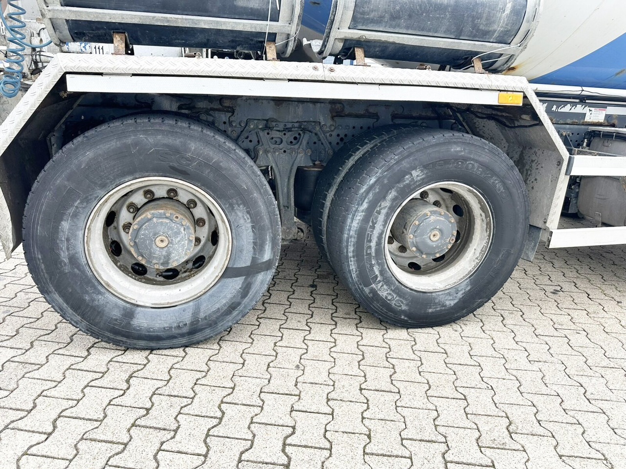 Mercedes-Benz Arocs 3251 8x4/4 Arocs 3251 8x4/4, Betonmischer Liebherr ca. 9m³ - Automješalica: slika Mercedes-Benz Arocs 3251 8x4/4 Arocs 3251 8x4/4, Betonmischer Liebherr ca. 9m³ - Automješalica Mercedes-Benz Arocs 3251 8x4/4 Arocs 3251 8x4/4, Betonmischer Liebherr ca. 9m³ - Automješalica: slika Mercedes-Benz Arocs 3251 8x4/4 Arocs 3251 8x4/4, Betonmischer Liebherr ca. 9m³ - Automješalica