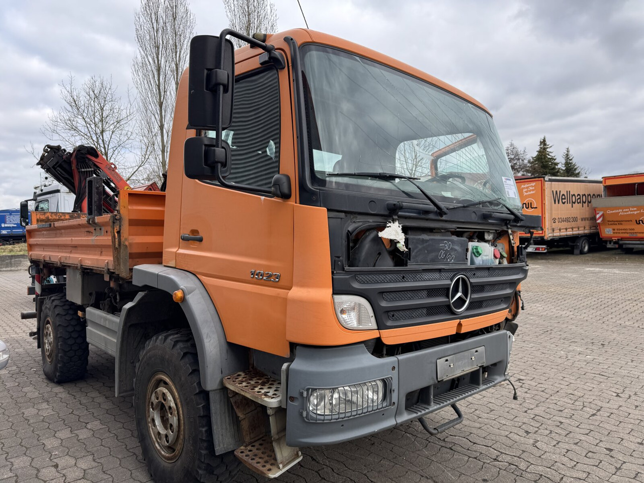 Kamion-šasija, Kamion s kranom Mercedes-Benz Atego 1023 A 4x4 mit Unfallschaden! Atego 1023 A 4x4, Einzelbereifung, Heckkran Palfinger PK4501-B, Funk, UNFALLSCHADEN!: slika Kamion-šasija, Kamion s kranom Mercedes-Benz Atego 1023 A 4x4 mit Unfallschaden! Atego 1023 A 4x4, Einzelbereifung, Heckkran Palfinger PK4501-B, Funk, UNFALLSCHADEN!