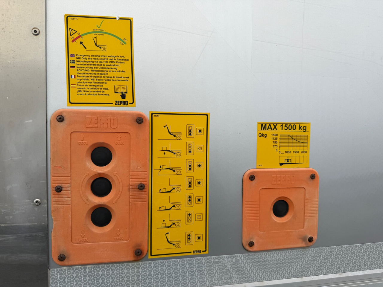 Mercedes-Benz Atego 1330 4x4 Atego 1330 4x4, Iso-Koffer mit Heizung, LBW - Kamion sandučar: slika Mercedes-Benz Atego 1330 4x4 Atego 1330 4x4, Iso-Koffer mit Heizung, LBW - Kamion sandučar Mercedes-Benz Atego 1330 4x4 Atego 1330 4x4, Iso-Koffer mit Heizung, LBW - Kamion sandučar: slika Mercedes-Benz Atego 1330 4x4 Atego 1330 4x4, Iso-Koffer mit Heizung, LBW - Kamion sandučar