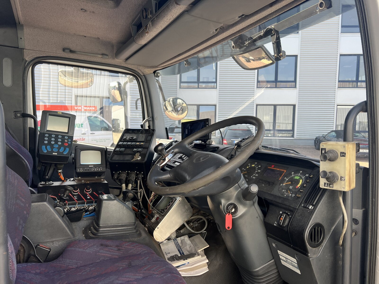 Mercedes-Benz Atego 1828 L 4x2 Atego 1828 L 4x2, Rechtslenker, Winterdienstaustattung - Kamion-šasija: slika Mercedes-Benz Atego 1828 L 4x2 Atego 1828 L 4x2, Rechtslenker, Winterdienstaustattung - Kamion-šasija Mercedes-Benz Atego 1828 L 4x2 Atego 1828 L 4x2, Rechtslenker, Winterdienstaustattung - Kamion-šasija: slika Mercedes-Benz Atego 1828 L 4x2 Atego 1828 L 4x2, Rechtslenker, Winterdienstaustattung - Kamion-šasija