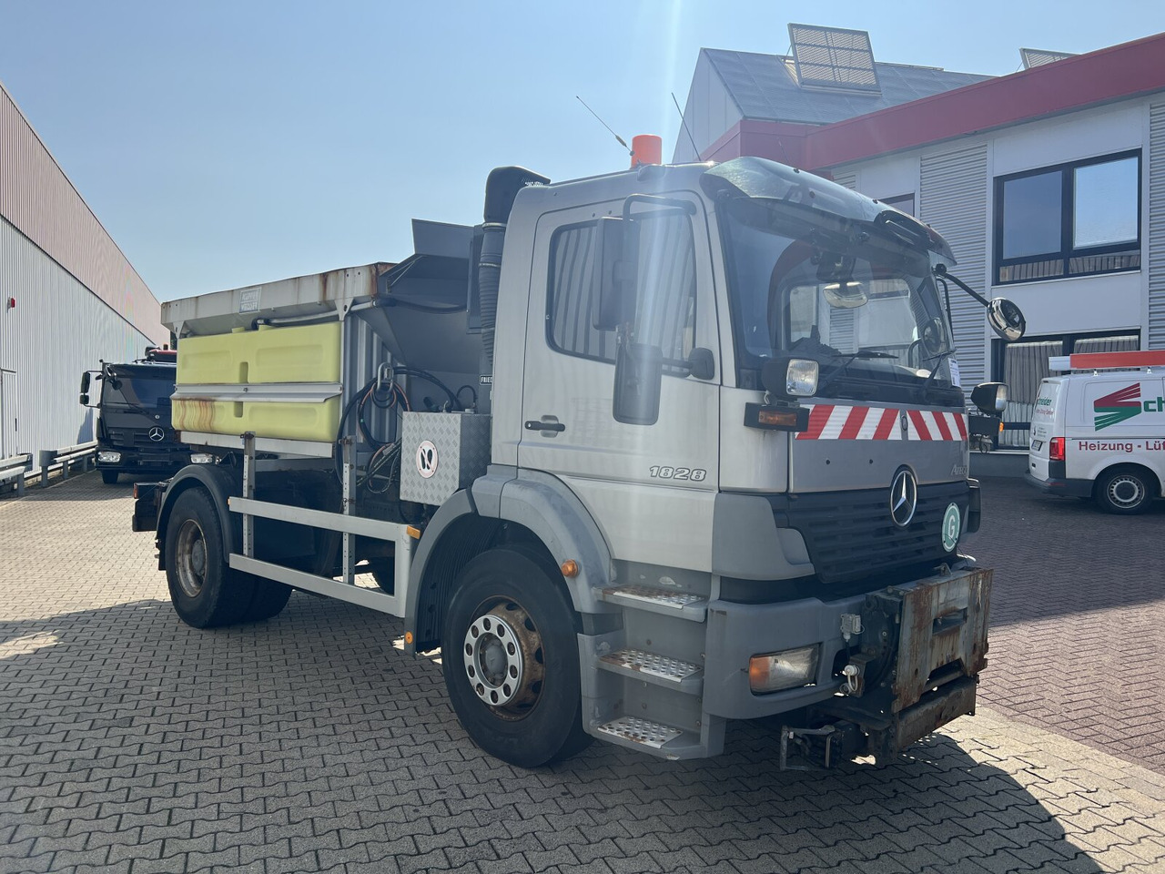 Mercedes-Benz Atego 1828 L 4x2 Atego 1828 L 4x2, Rechtslenker, Winterdienstaustattung - Kamion-šasija: slika Mercedes-Benz Atego 1828 L 4x2 Atego 1828 L 4x2, Rechtslenker, Winterdienstaustattung - Kamion-šasija Mercedes-Benz Atego 1828 L 4x2 Atego 1828 L 4x2, Rechtslenker, Winterdienstaustattung - Kamion-šasija: slika Mercedes-Benz Atego 1828 L 4x2 Atego 1828 L 4x2, Rechtslenker, Winterdienstaustattung - Kamion-šasija