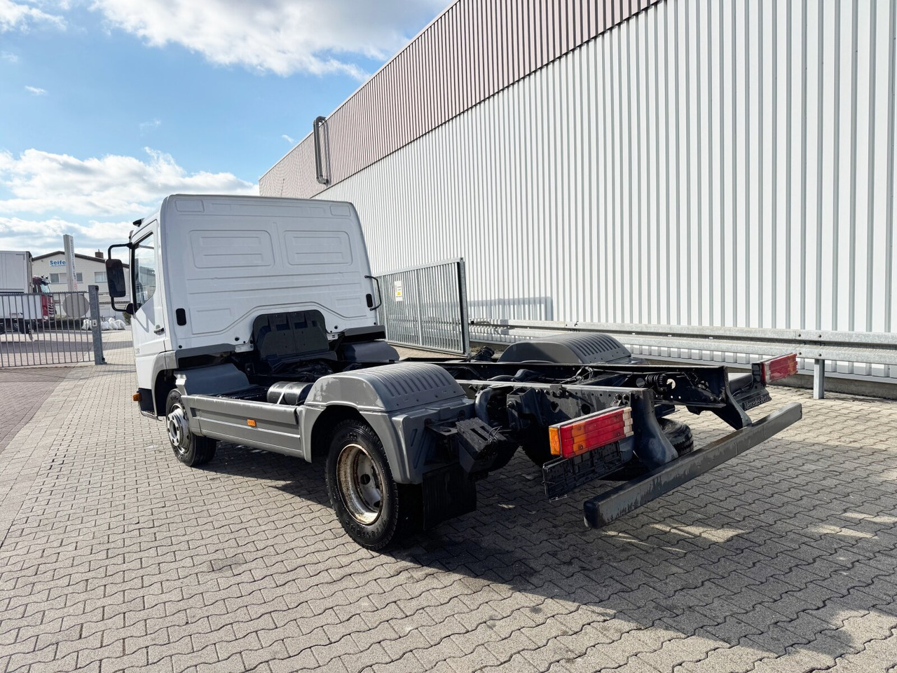 Kamion-šasija Mercedes-Benz Atego 815 4x2 Atego 815 4x2: slika Kamion-šasija Mercedes-Benz Atego 815 4x2 Atego 815 4x2