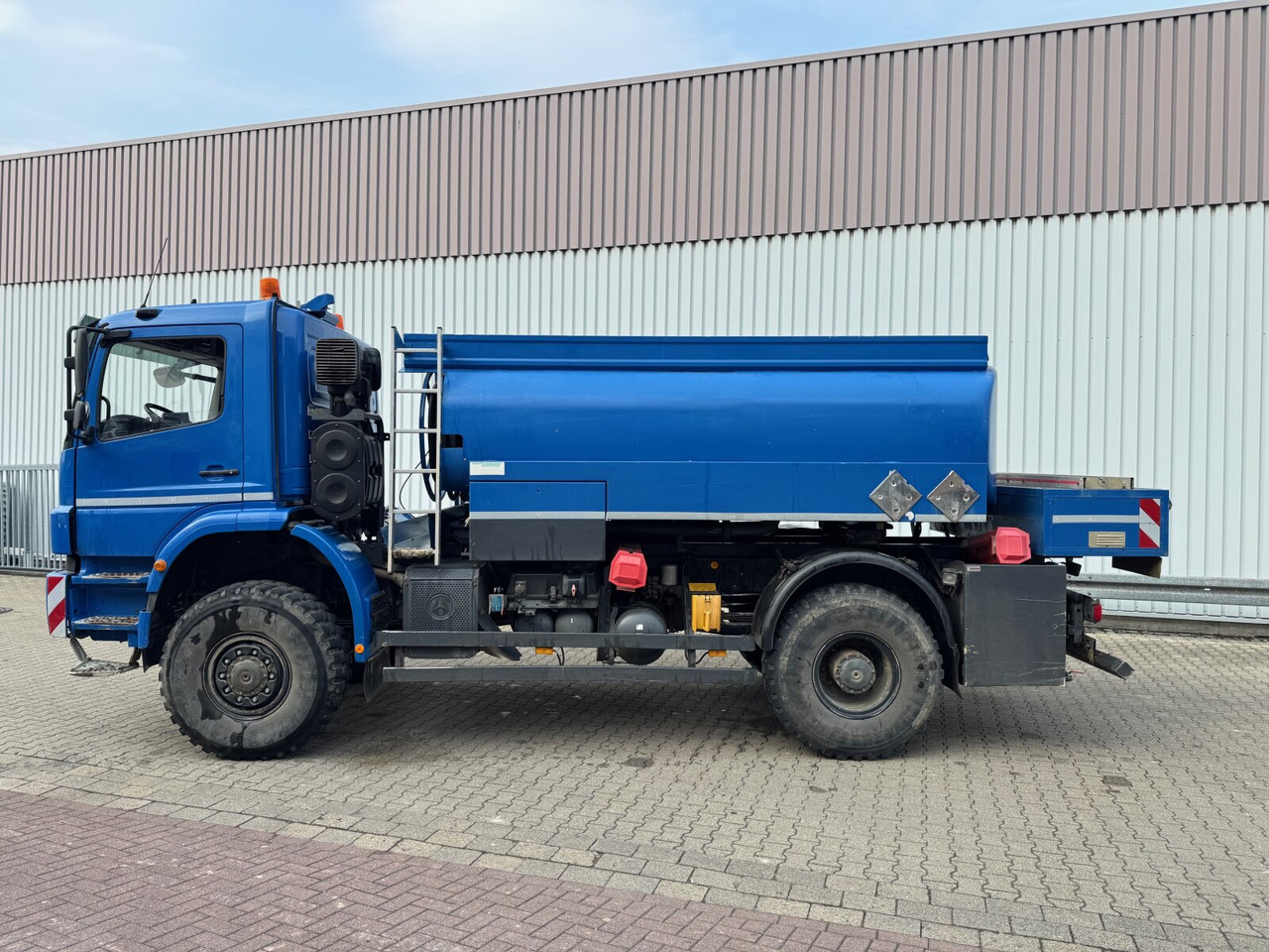 Mercedes-Benz Axor 1829 A 4x4 Axor 1829 A 4x4, Willig Tank ca. 8500l, 2 Kammern - Kamion cisterna: slika Mercedes-Benz Axor 1829 A 4x4 Axor 1829 A 4x4, Willig Tank ca. 8500l, 2 Kammern - Kamion cisterna Mercedes-Benz Axor 1829 A 4x4 Axor 1829 A 4x4, Willig Tank ca. 8500l, 2 Kammern - Kamion cisterna: slika Mercedes-Benz Axor 1829 A 4x4 Axor 1829 A 4x4, Willig Tank ca. 8500l, 2 Kammern - Kamion cisterna