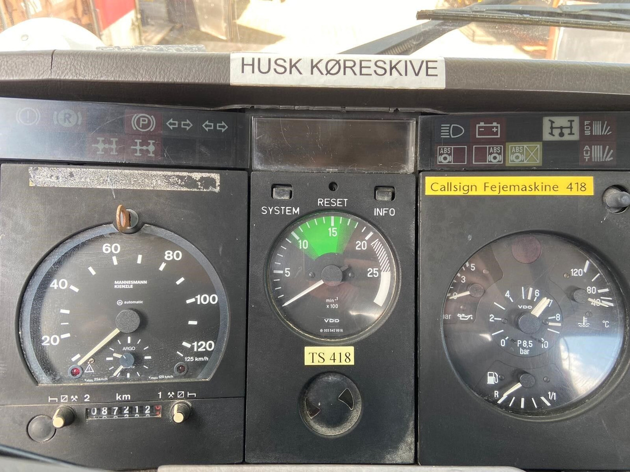 Mercedes-Benz SK II 2631 6x4 SK II 2631 6x4, Winterdienstausstattung - Kamion s kukastom dizalicom: slika Mercedes-Benz SK II 2631 6x4 SK II 2631 6x4, Winterdienstausstattung - Kamion s kukastom dizalicom Mercedes-Benz SK II 2631 6x4 SK II 2631 6x4, Winterdienstausstattung - Kamion s kukastom dizalicom: slika Mercedes-Benz SK II 2631 6x4 SK II 2631 6x4, Winterdienstausstattung - Kamion s kukastom dizalicom