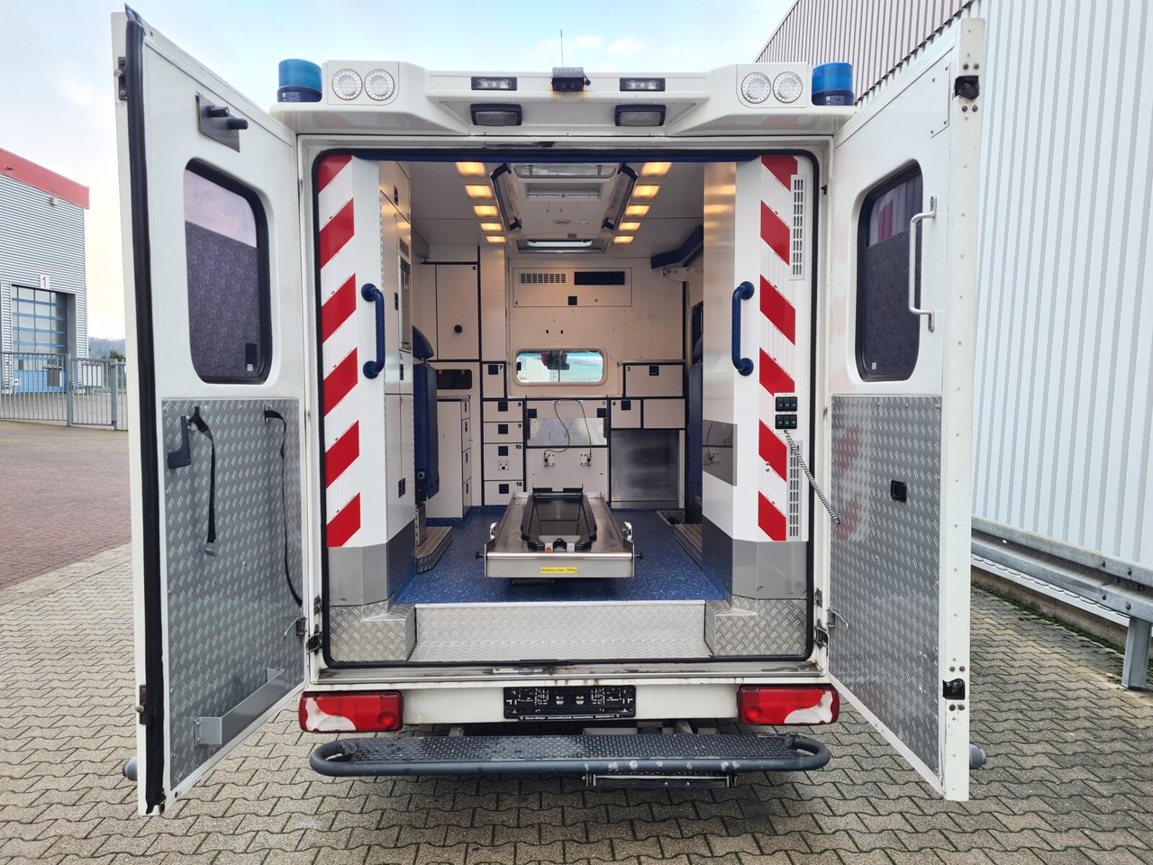 Mercedes-Benz Sprinter 516 CDI 4x2 Sprinter 516 CDI 4x2, Rettungswagen - Furgon: slika Mercedes-Benz Sprinter 516 CDI 4x2 Sprinter 516 CDI 4x2, Rettungswagen - Furgon Mercedes-Benz Sprinter 516 CDI 4x2 Sprinter 516 CDI 4x2, Rettungswagen - Furgon: slika Mercedes-Benz Sprinter 516 CDI 4x2 Sprinter 516 CDI 4x2, Rettungswagen - Furgon