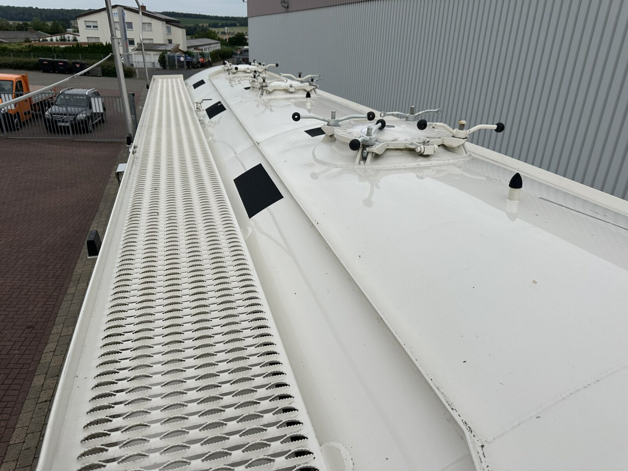 Spitzer SF 2739/2P SF 2739/2P Siloauflieger ca. 39m³, 2x Liftachse - Silos poluprikolica: slika Spitzer SF 2739/2P SF 2739/2P Siloauflieger ca. 39m³, 2x Liftachse - Silos poluprikolica Spitzer SF 2739/2P SF 2739/2P Siloauflieger ca. 39m³, 2x Liftachse - Silos poluprikolica: slika Spitzer SF 2739/2P SF 2739/2P Siloauflieger ca. 39m³, 2x Liftachse - Silos poluprikolica