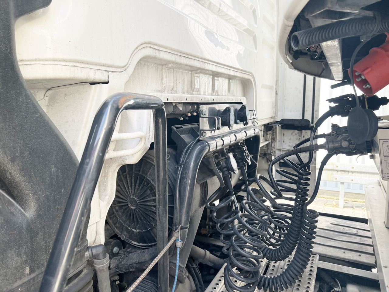 Tegljač MAN TGX 18.500 4X2 LLS TGX 18.500 4X2 LLS, Retarder, Vollumer: slika Tegljač MAN TGX 18.500 4X2 LLS TGX 18.500 4X2 LLS, Retarder, Vollumer