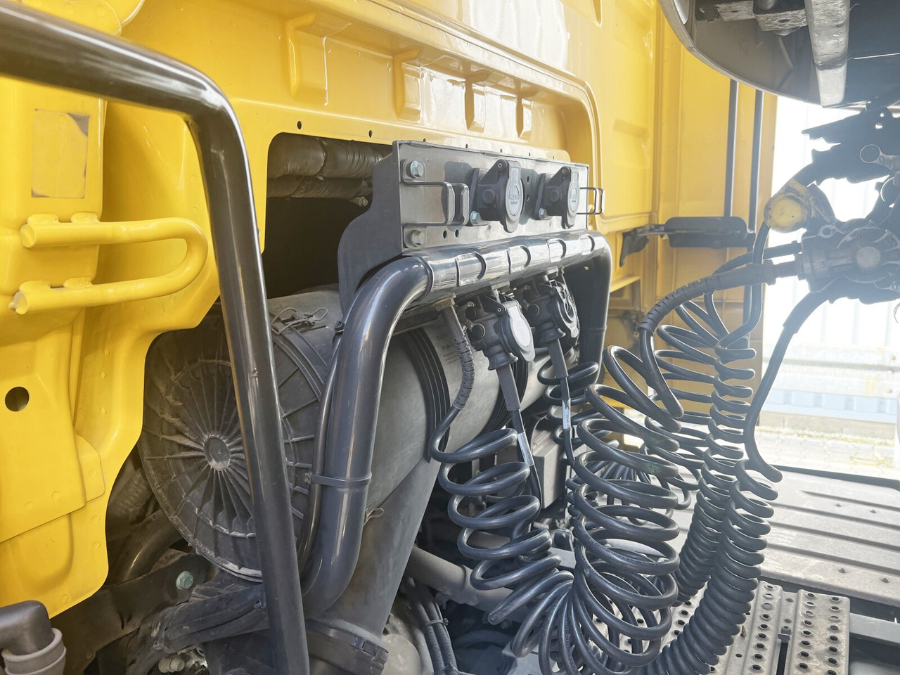 Tegljač MAN TGX 18.500 4X2 LLS TGX 18.500 4X2 LLS, Retarder, Vollumer: slika Tegljač MAN TGX 18.500 4X2 LLS TGX 18.500 4X2 LLS, Retarder, Vollumer