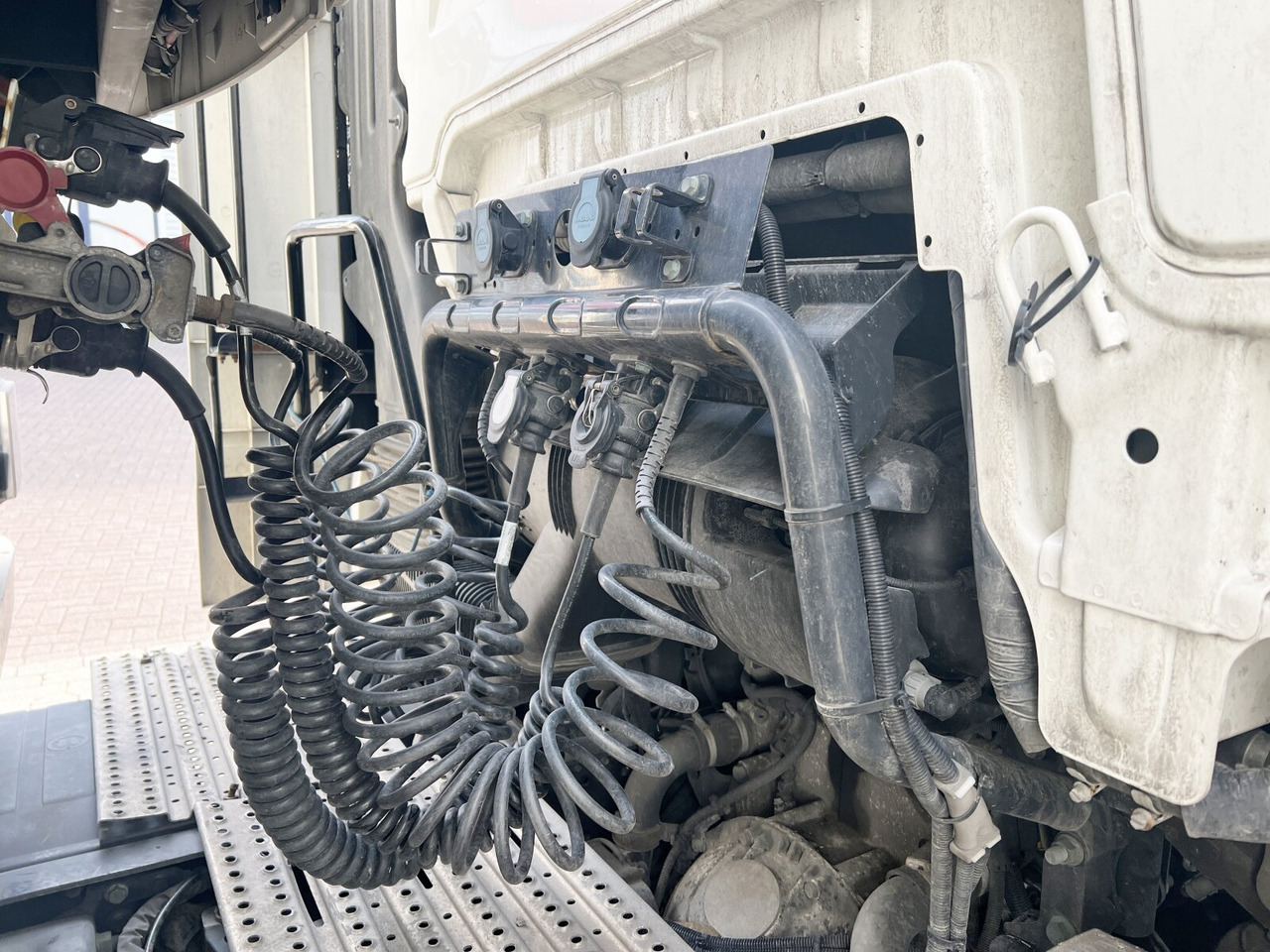 Tegljač MAN TGX 18.500 4X2 LLS TGX 18.500 4X2 LLS, Retarder, Vollumer: slika Tegljač MAN TGX 18.500 4X2 LLS TGX 18.500 4X2 LLS, Retarder, Vollumer