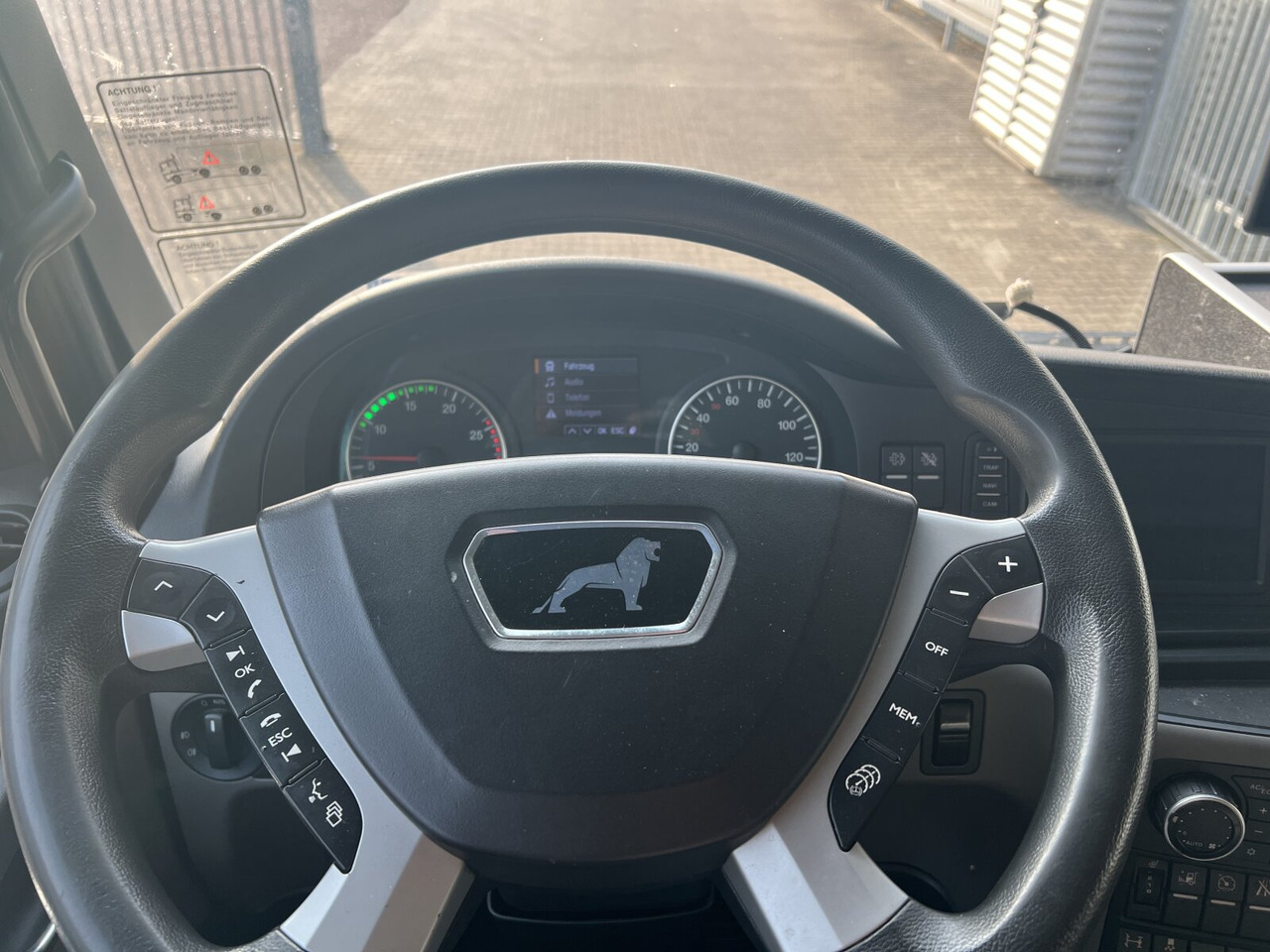 Tegljač MAN TGX 18.500 4X2 LLS TGX 18.500 4X2 LLS, Retarder, Vollumer: slika Tegljač MAN TGX 18.500 4X2 LLS TGX 18.500 4X2 LLS, Retarder, Vollumer