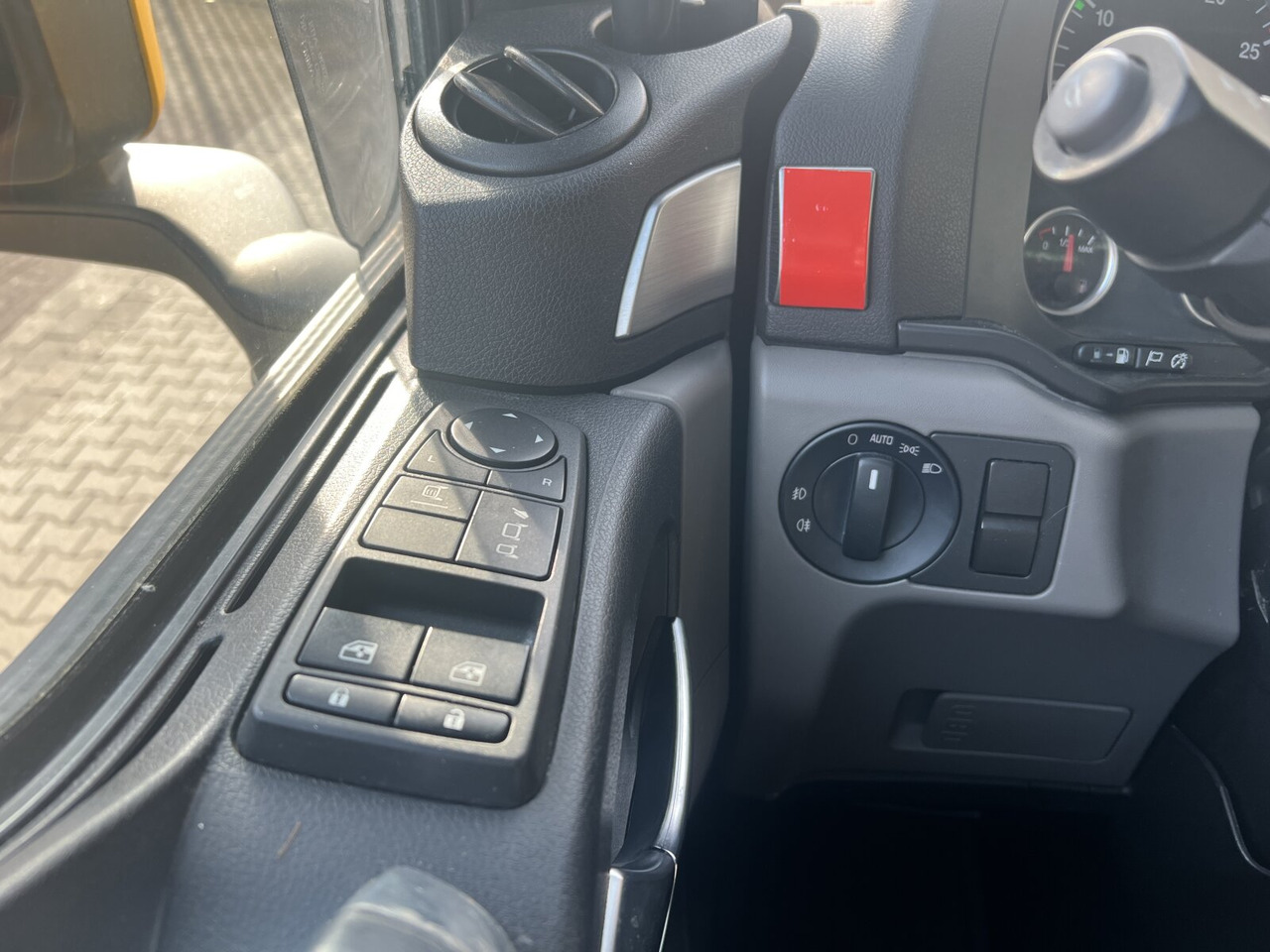 Tegljač MAN TGX 18.500 4X2 LLS TGX 18.500 4X2 LLS, Retarder, Vollumer: slika Tegljač MAN TGX 18.500 4X2 LLS TGX 18.500 4X2 LLS, Retarder, Vollumer