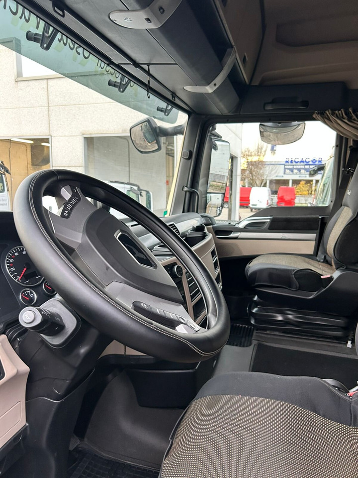 MAN TGX 33.580 6x4 BB TGX 33.580 6x4 BB, Retarder, zZGG 150.000kg - Tegljač: slika MAN TGX 33.580 6x4 BB TGX 33.580 6x4 BB, Retarder, zZGG 150.000kg - Tegljač MAN TGX 33.580 6x4 BB TGX 33.580 6x4 BB, Retarder, zZGG 150.000kg - Tegljač: slika MAN TGX 33.580 6x4 BB TGX 33.580 6x4 BB, Retarder, zZGG 150.000kg - Tegljač