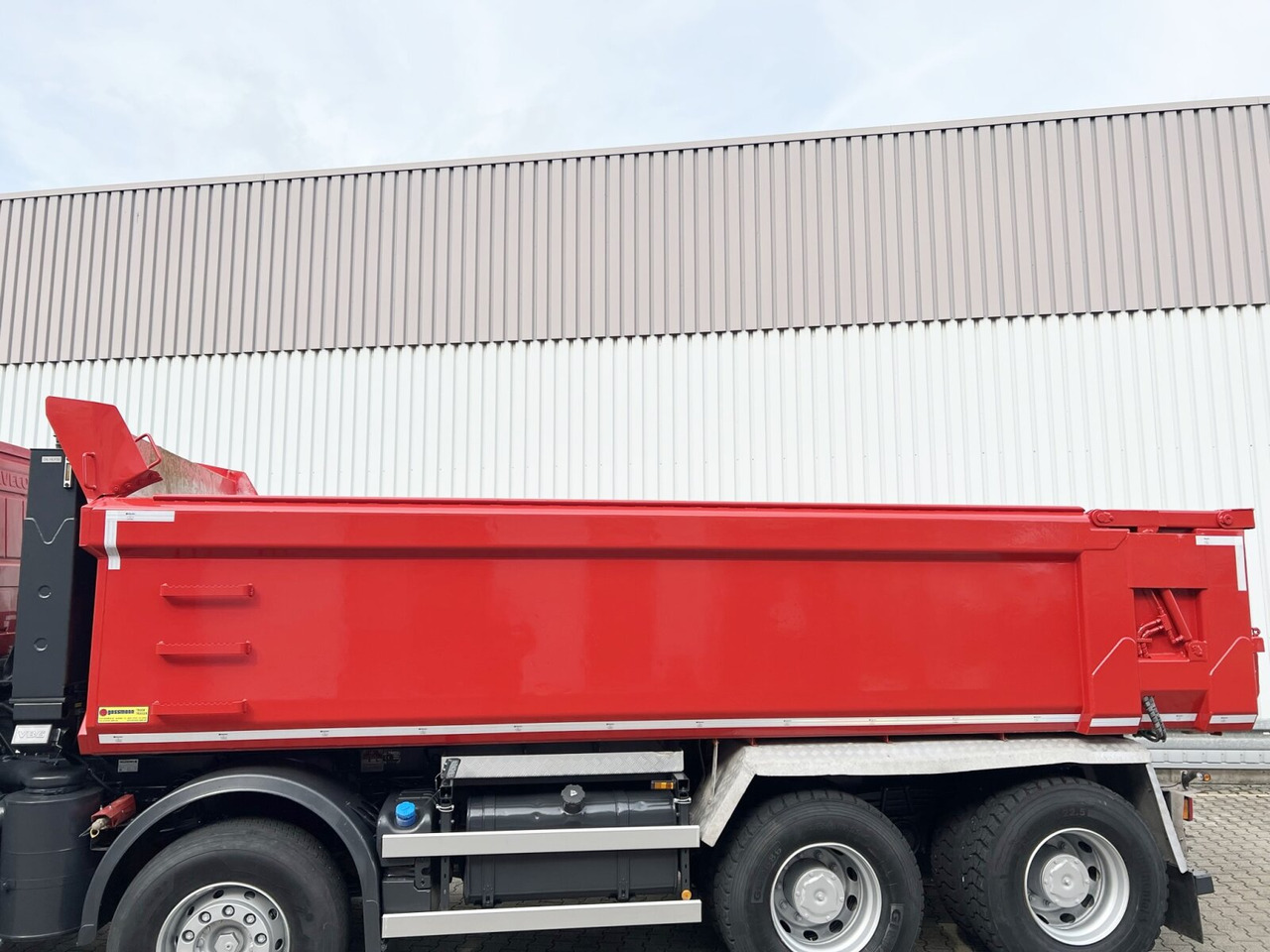 Trakker AD410T50 8x4 Trakker AD410T50 8x4, Stahlmulde ca. 16m³, hydr. Heckklappe - Kiper: slika  Trakker AD410T50 8x4 Trakker AD410T50 8x4, Stahlmulde ca. 16m³, hydr. Heckklappe - Kiper Trakker AD410T50 8x4 Trakker AD410T50 8x4, Stahlmulde ca. 16m³, hydr. Heckklappe - Kiper: slika  Trakker AD410T50 8x4 Trakker AD410T50 8x4, Stahlmulde ca. 16m³, hydr. Heckklappe - Kiper