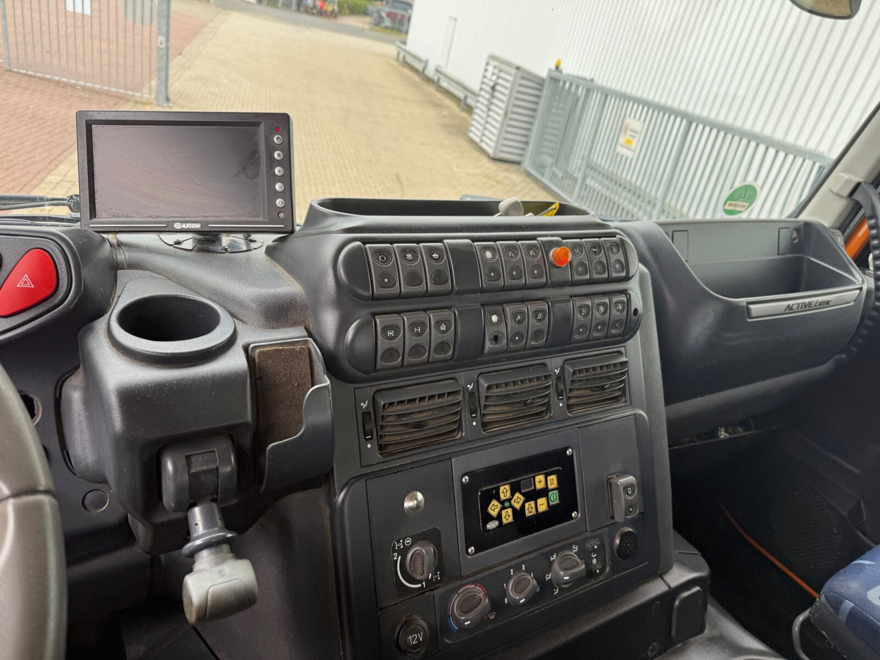 Trakker AT190T33W/P 4x4 Trakker AT190T33W/P 4x4, Winterdienstausstattung - Kamion s kukastom dizalicom: slika Trakker AT190T33W/P 4x4 Trakker AT190T33W/P 4x4, Winterdienstausstattung - Kamion s kukastom dizalicom Trakker AT190T33W/P 4x4 Trakker AT190T33W/P 4x4, Winterdienstausstattung - Kamion s kukastom dizalicom: slika Trakker AT190T33W/P 4x4 Trakker AT190T33W/P 4x4, Winterdienstausstattung - Kamion s kukastom dizalicom