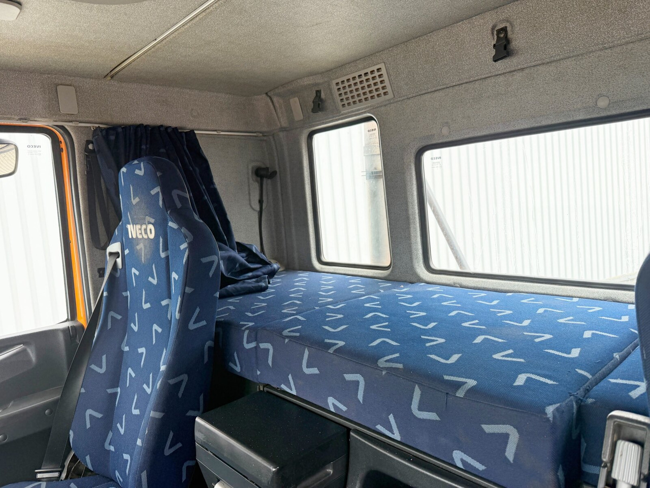 Trakker AT190T33W/P 4x4 Trakker AT190T33W/P 4x4, Winterdienstausstattung - Kamion s kukastom dizalicom: slika Trakker AT190T33W/P 4x4 Trakker AT190T33W/P 4x4, Winterdienstausstattung - Kamion s kukastom dizalicom Trakker AT190T33W/P 4x4 Trakker AT190T33W/P 4x4, Winterdienstausstattung - Kamion s kukastom dizalicom: slika Trakker AT190T33W/P 4x4 Trakker AT190T33W/P 4x4, Winterdienstausstattung - Kamion s kukastom dizalicom