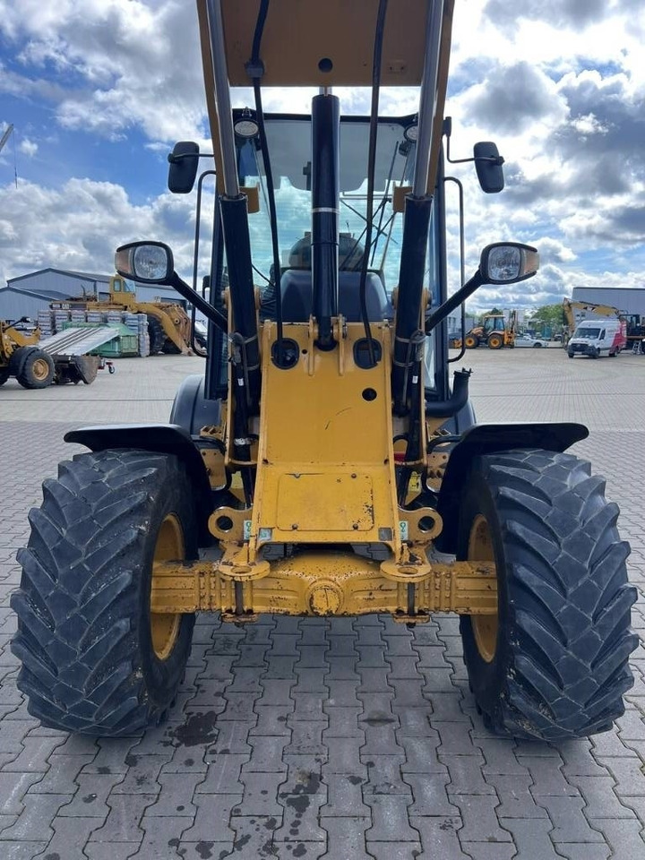 Utovarivač na kotačima CAT 908 H: slika Utovarivač na kotačima CAT 908 H