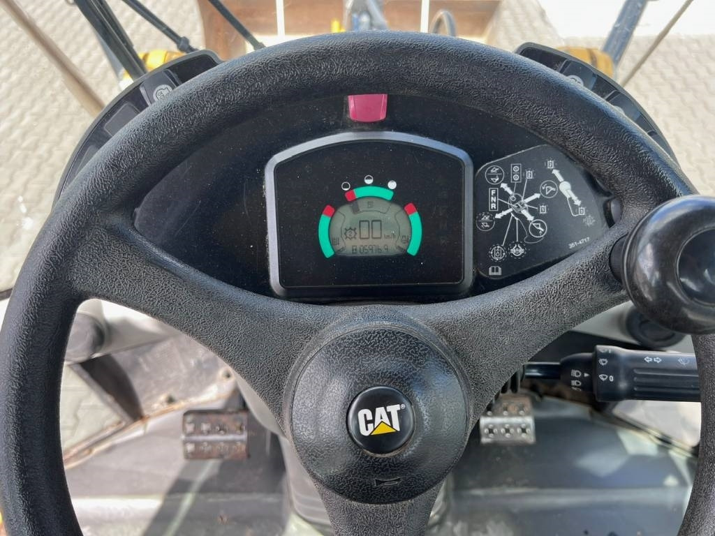 Utovarivač na kotačima CAT 908 H: slika Utovarivač na kotačima CAT 908 H