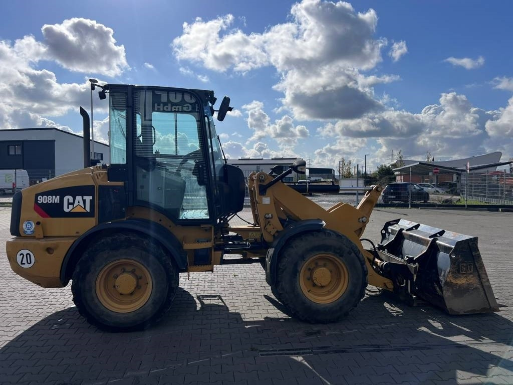 CAT 908M EPA+CE - Utovarivač na kotačima: slika CAT 908M EPA+CE - Utovarivač na kotačima CAT 908M EPA+CE - Utovarivač na kotačima: slika CAT 908M EPA+CE - Utovarivač na kotačima