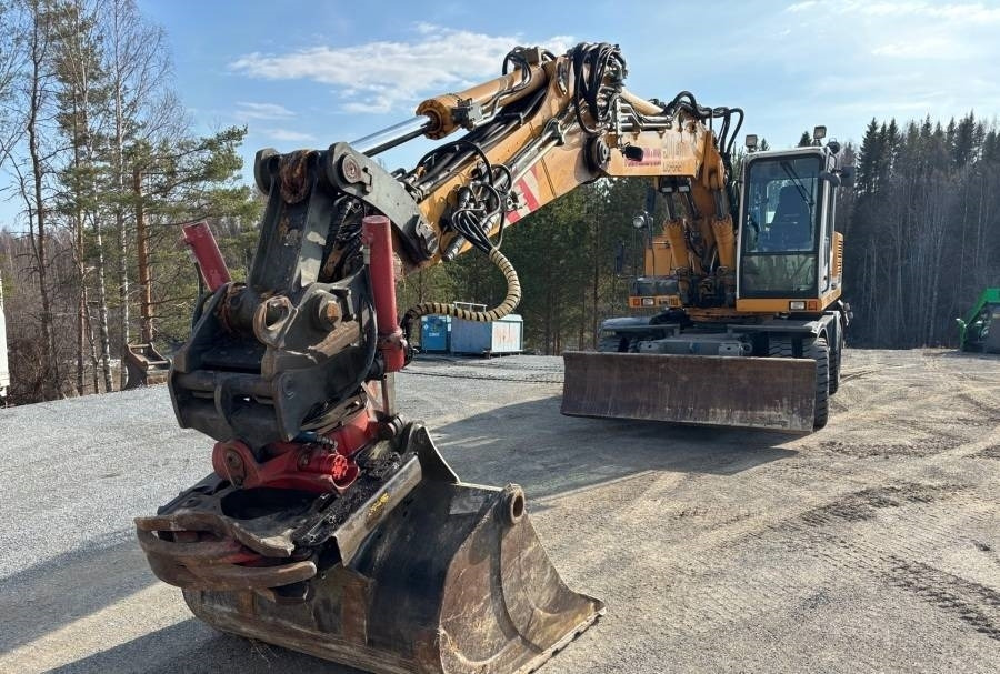 Liebherr A 914 Litronic A2-PL Tiltrotator 30Km/h - Bager na kotačima: slika Liebherr A 914 Litronic A2-PL Tiltrotator 30Km/h - Bager na kotačima Liebherr A 914 Litronic A2-PL Tiltrotator 30Km/h - Bager na kotačima: slika Liebherr A 914 Litronic A2-PL Tiltrotator 30Km/h - Bager na kotačima