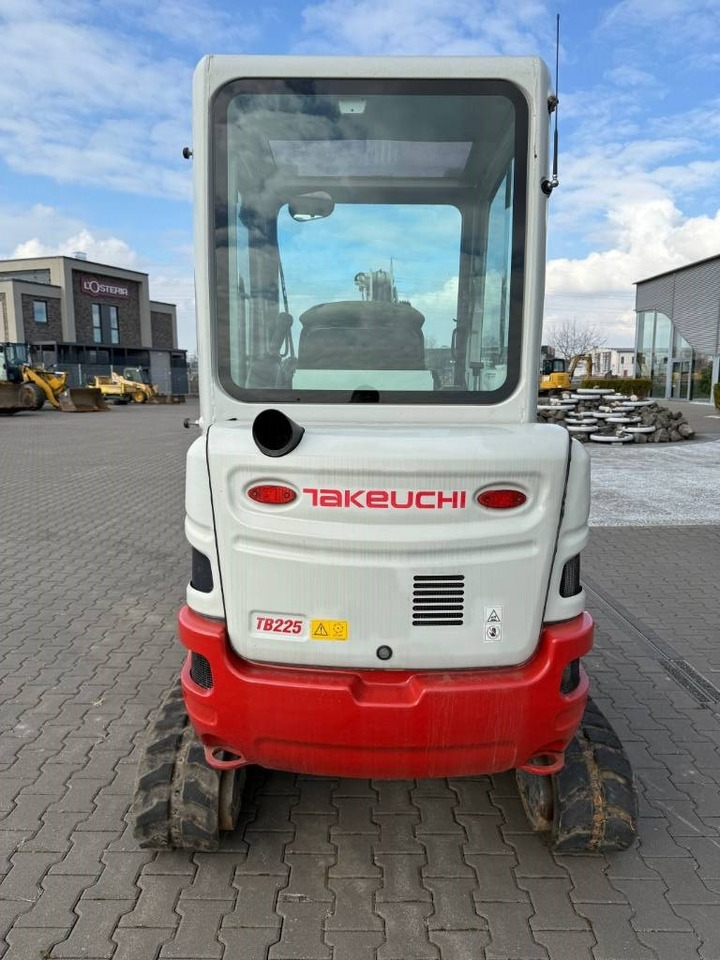 Takeuchi TB 225 V3 - Mini bager: slika Takeuchi TB 225 V3 - Mini bager Takeuchi TB 225 V3 - Mini bager: slika Takeuchi TB 225 V3 - Mini bager