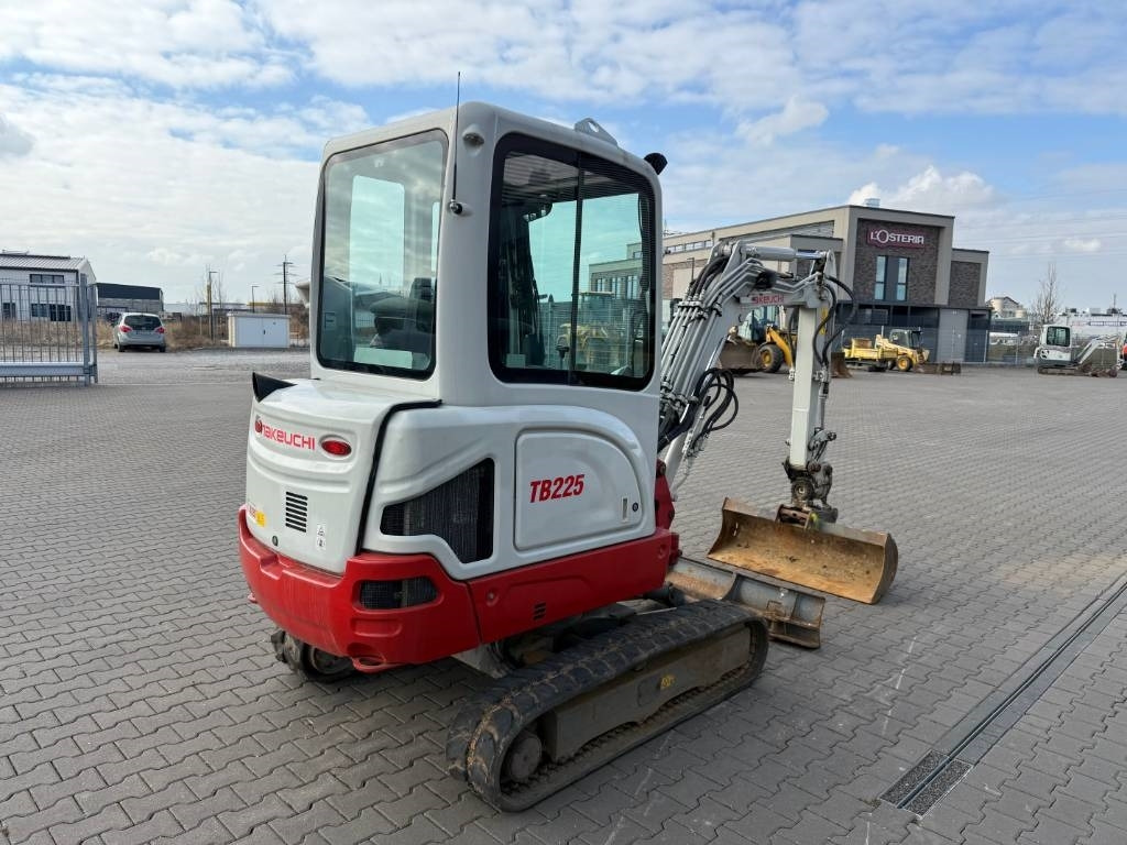 Takeuchi TB 225 V3 - Mini bager: slika Takeuchi TB 225 V3 - Mini bager Takeuchi TB 225 V3 - Mini bager: slika Takeuchi TB 225 V3 - Mini bager