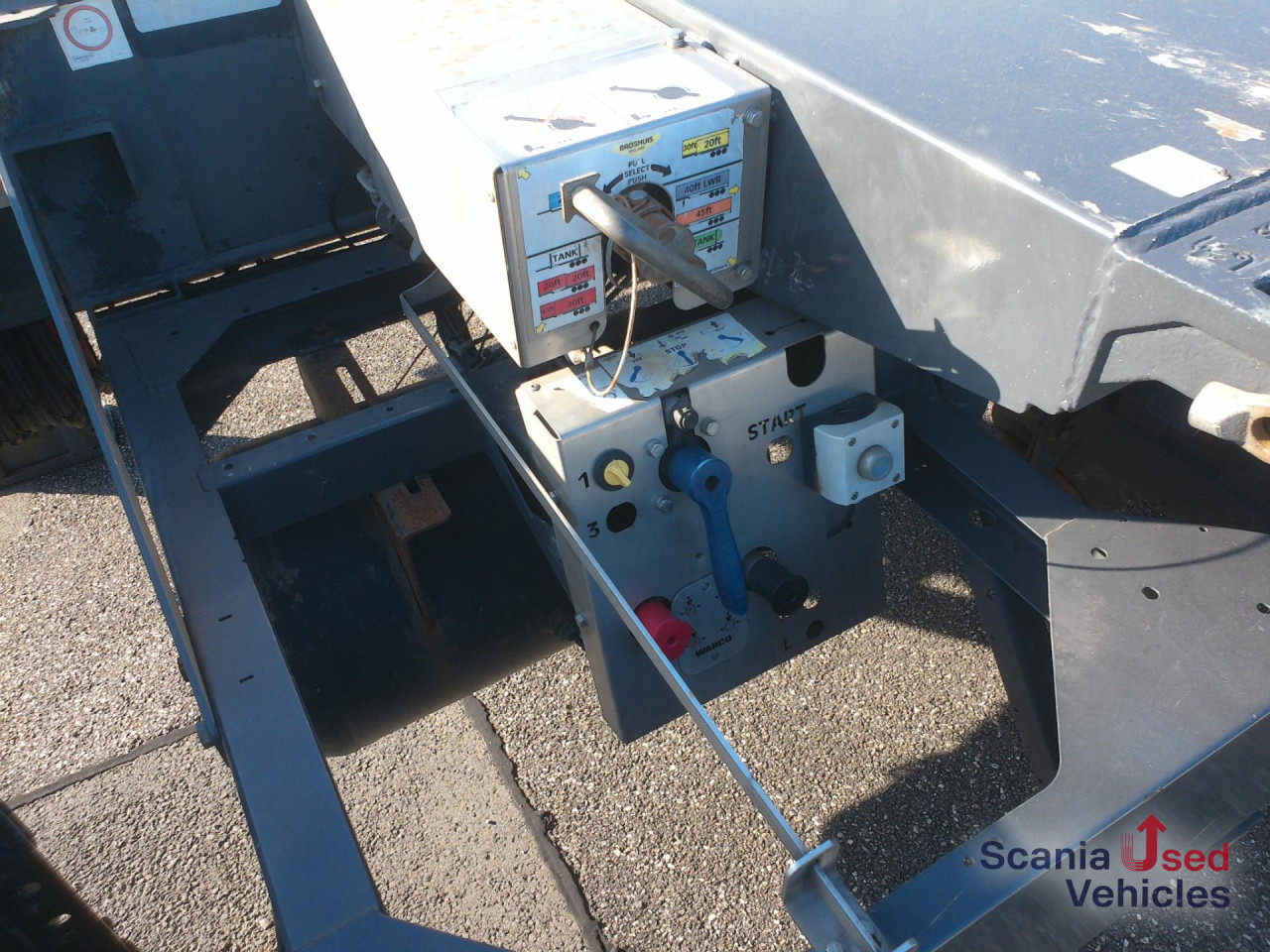 BROSHUIS Container Chassis 20-40-45 Fuss Lift - Transporter kontejnera/ Poluprikolica s izmjenjivim sanducima: slika BROSHUIS Container Chassis 20-40-45 Fuss Lift - Transporter kontejnera/ Poluprikolica s izmjenjivim sanducima BROSHUIS Container Chassis 20-40-45 Fuss Lift - Transporter kontejnera/ Poluprikolica s izmjenjivim sanducima: slika BROSHUIS Container Chassis 20-40-45 Fuss Lift - Transporter kontejnera/ Poluprikolica s izmjenjivim sanducima