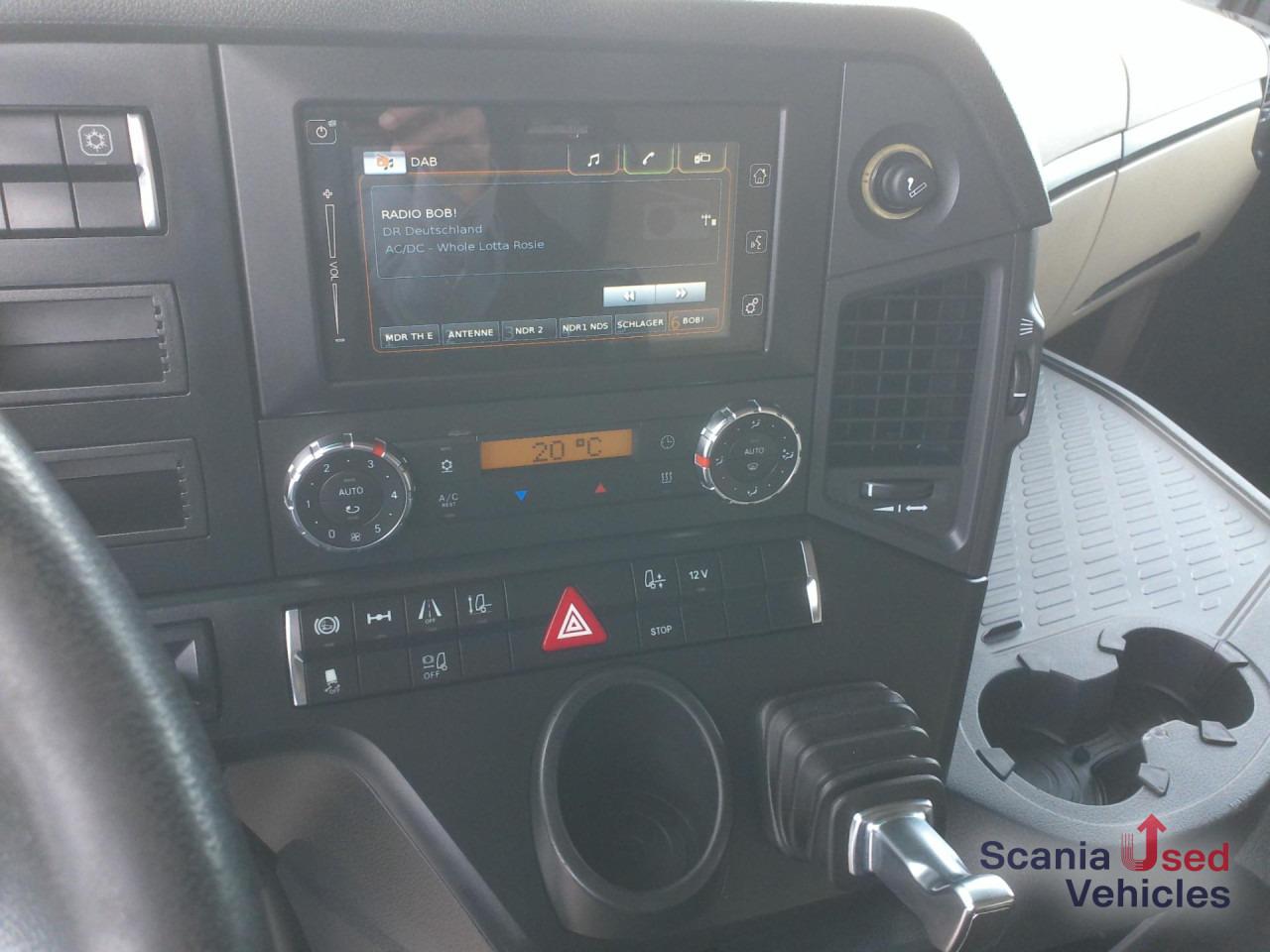 Kamion s ceradom MERCEDES-BENZ Actros 1845 L: slika Kamion s ceradom MERCEDES-BENZ Actros 1845 L