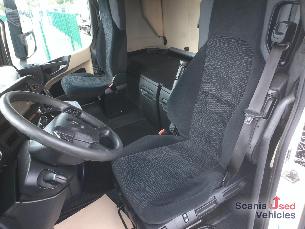 Kamion s ceradom MERCEDES-BENZ Actros 1845 L: slika Kamion s ceradom MERCEDES-BENZ Actros 1845 L