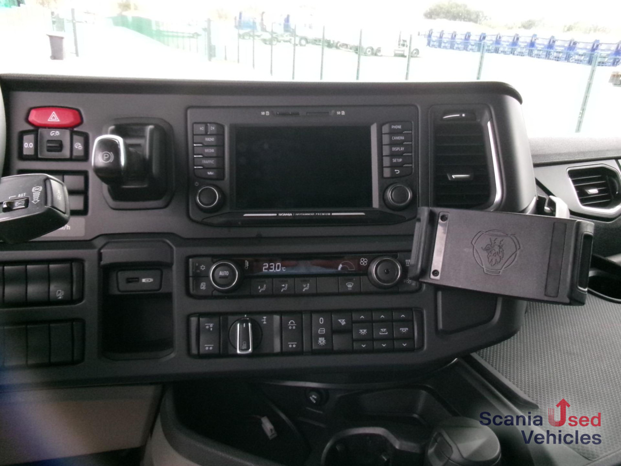 SCANIA R 410 B6x2*4NB LNG - Kamion-šasija: slika SCANIA R 410 B6x2*4NB LNG - Kamion-šasija SCANIA R 410 B6x2*4NB LNG - Kamion-šasija: slika SCANIA R 410 B6x2*4NB LNG - Kamion-šasija