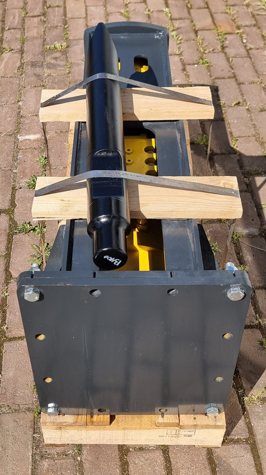 MUSTANG HM550 - Hidraulični čekić za Bager: slika MUSTANG HM550 - Hidraulični čekić za Bager MUSTANG HM550 - Hidraulični čekić za Bager: slika MUSTANG HM550 - Hidraulični čekić za Bager