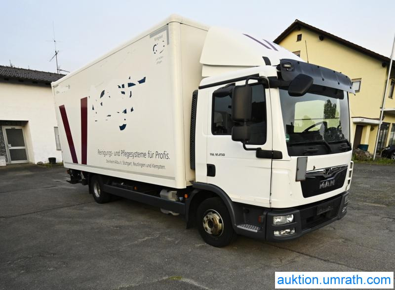 MAN MAN TGL 12.250 4x2 L/BL Koffer Ladebordwand Klimaautomatik NAVI Luftfederung Automatikgetriebe EURO 6 - Kamion sandučar: slika MAN MAN TGL 12.250 4x2 L/BL Koffer Ladebordwand Klimaautomatik NAVI Luftfederung Automatikgetriebe EURO 6 - Kamion sandučar MAN MAN TGL 12.250 4x2 L/BL Koffer Ladebordwand Klimaautomatik NAVI Luftfederung Automatikgetriebe EURO 6 - Kamion sandučar: slika MAN MAN TGL 12.250 4x2 L/BL Koffer Ladebordwand Klimaautomatik NAVI Luftfederung Automatikgetriebe EURO 6 - Kamion sandučar