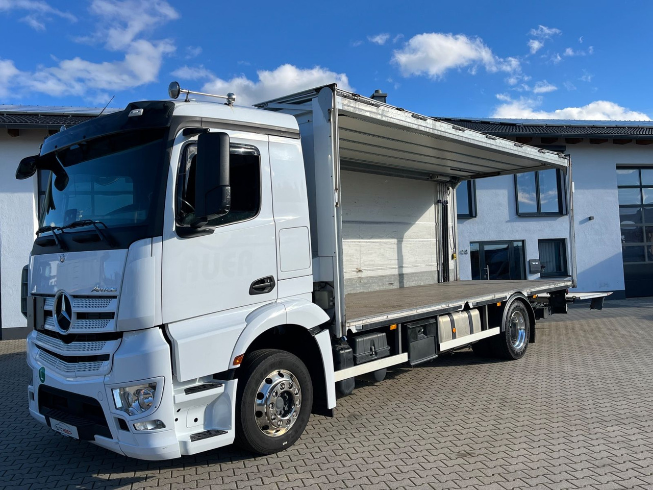 Mercedes-Benz Antos 1836 Klappwand Getränkekoffer beheizt - Kamion za prijevoz pića: slika Mercedes-Benz Antos 1836 Klappwand Getränkekoffer beheizt - Kamion za prijevoz pića Mercedes-Benz Antos 1836 Klappwand Getränkekoffer beheizt - Kamion za prijevoz pića: slika Mercedes-Benz Antos 1836 Klappwand Getränkekoffer beheizt - Kamion za prijevoz pića