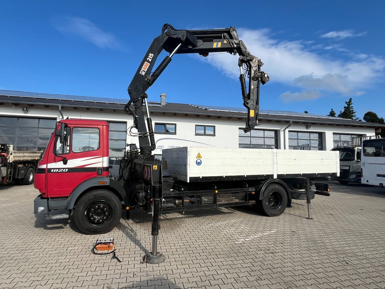 Mercedes-Benz SK 1820 mit HIAB 215-5 mit Jib und Winde - Kamion s otvorenim sandukom, Kamion s kranom: slika Mercedes-Benz SK 1820 mit HIAB 215-5 mit Jib und Winde - Kamion s otvorenim sandukom, Kamion s kranom Mercedes-Benz SK 1820 mit HIAB 215-5 mit Jib und Winde - Kamion s otvorenim sandukom, Kamion s kranom: slika Mercedes-Benz SK 1820 mit HIAB 215-5 mit Jib und Winde - Kamion s otvorenim sandukom, Kamion s kranom