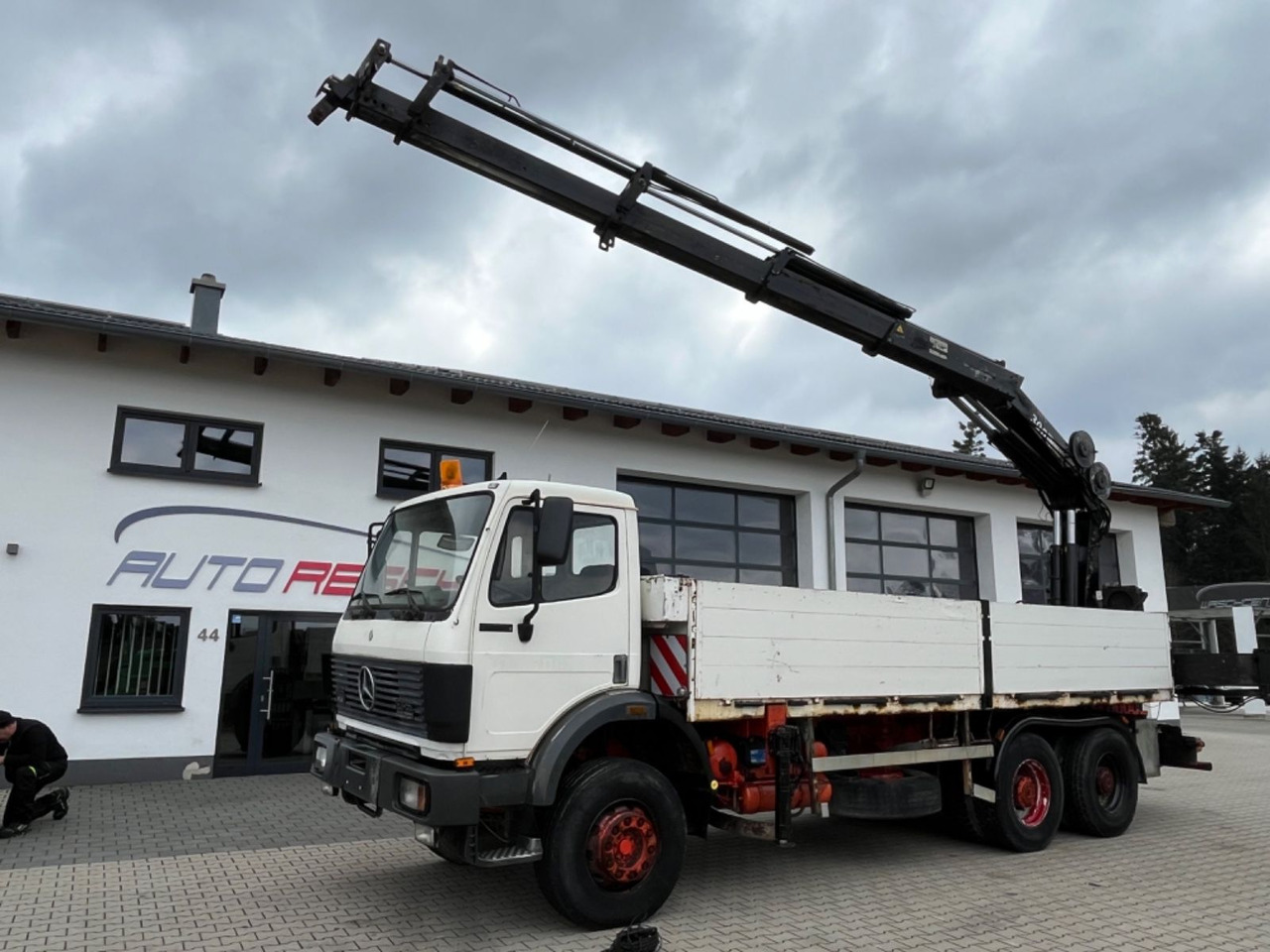 Mercedes-Benz SK 2635 6x4 V8 Pritsche mit HIAB 300-4 - Kamion s otvorenim sandukom, Kamion s kranom: slika Mercedes-Benz SK 2635 6x4 V8 Pritsche mit HIAB 300-4 - Kamion s otvorenim sandukom, Kamion s kranom Mercedes-Benz SK 2635 6x4 V8 Pritsche mit HIAB 300-4 - Kamion s otvorenim sandukom, Kamion s kranom: slika Mercedes-Benz SK 2635 6x4 V8 Pritsche mit HIAB 300-4 - Kamion s otvorenim sandukom, Kamion s kranom