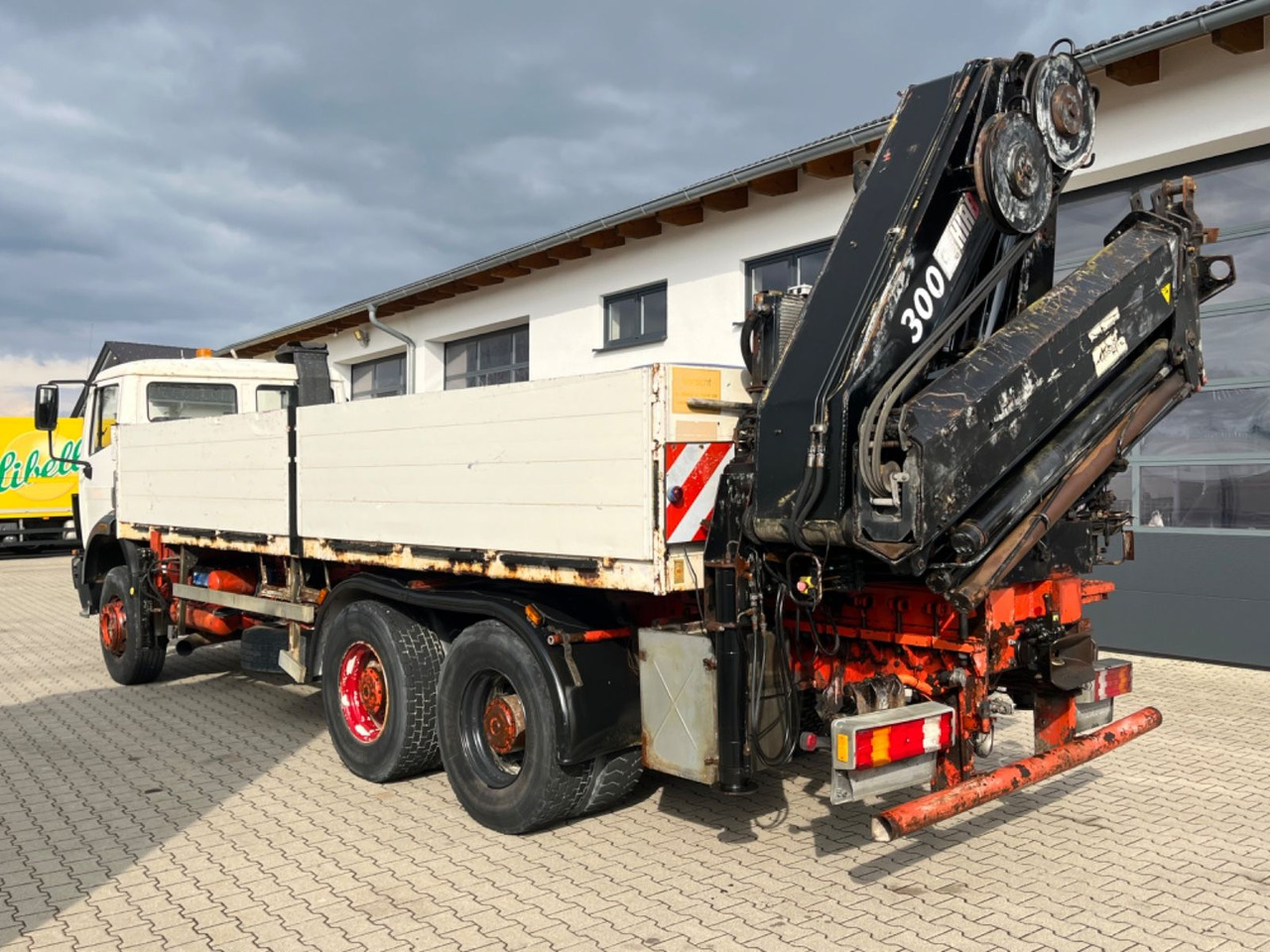 Mercedes-Benz SK 2635 6x4 V8 Pritsche mit HIAB 300-4 - Kamion s otvorenim sandukom, Kamion s kranom: slika Mercedes-Benz SK 2635 6x4 V8 Pritsche mit HIAB 300-4 - Kamion s otvorenim sandukom, Kamion s kranom Mercedes-Benz SK 2635 6x4 V8 Pritsche mit HIAB 300-4 - Kamion s otvorenim sandukom, Kamion s kranom: slika Mercedes-Benz SK 2635 6x4 V8 Pritsche mit HIAB 300-4 - Kamion s otvorenim sandukom, Kamion s kranom
