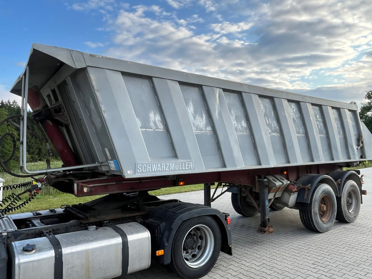 Schwarzmüller 2 Achs Alu Kippmulde Trommelbremse - Kiper poluprikolica: slika Schwarzmüller 2 Achs Alu Kippmulde Trommelbremse - Kiper poluprikolica Schwarzmüller 2 Achs Alu Kippmulde Trommelbremse - Kiper poluprikolica: slika Schwarzmüller 2 Achs Alu Kippmulde Trommelbremse - Kiper poluprikolica