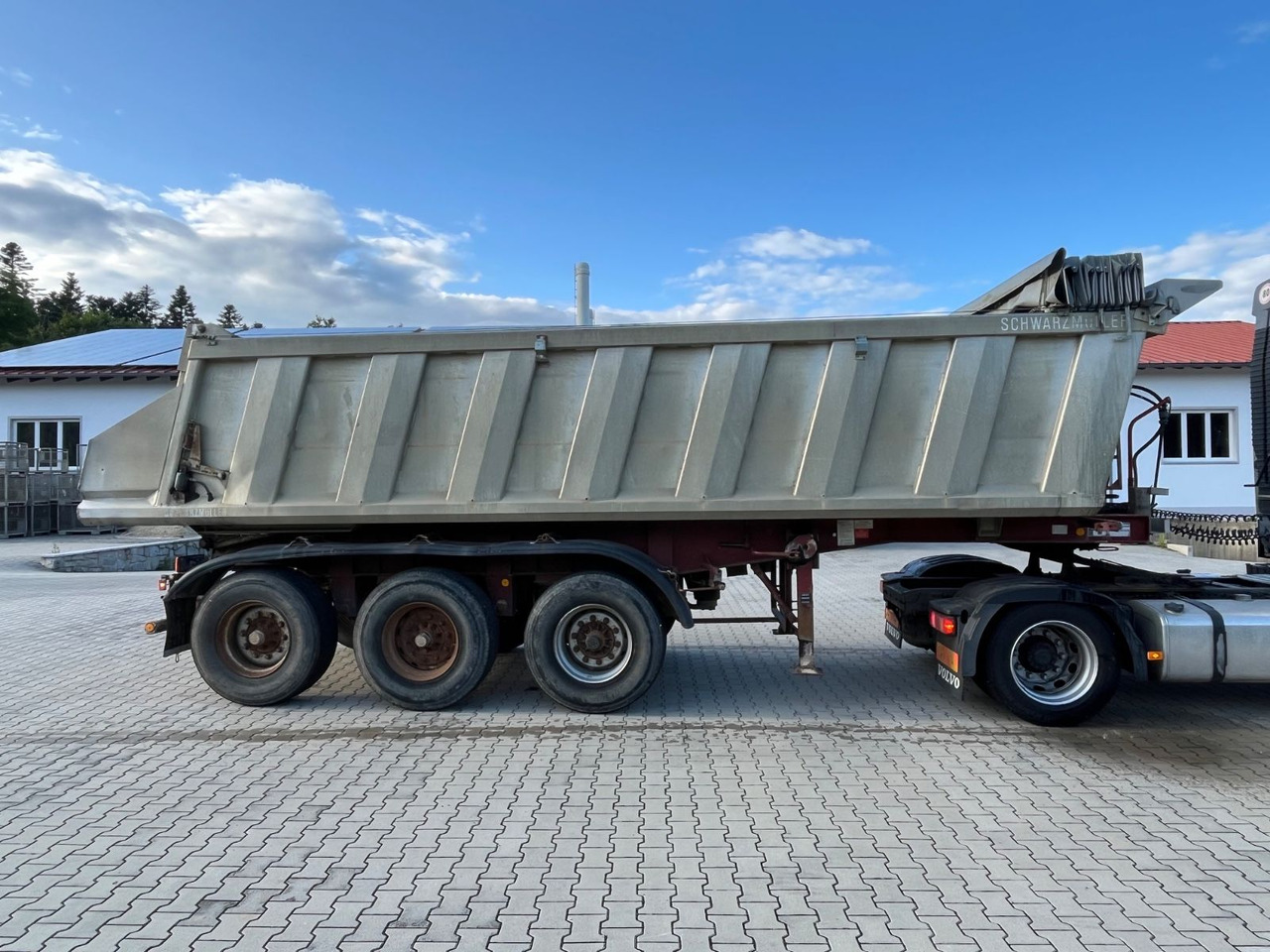 Schwarzmüller 3 Achs Alu Kippmulde Trommelbremse - Kiper poluprikolica: slika Schwarzmüller 3 Achs Alu Kippmulde Trommelbremse - Kiper poluprikolica Schwarzmüller 3 Achs Alu Kippmulde Trommelbremse - Kiper poluprikolica: slika Schwarzmüller 3 Achs Alu Kippmulde Trommelbremse - Kiper poluprikolica