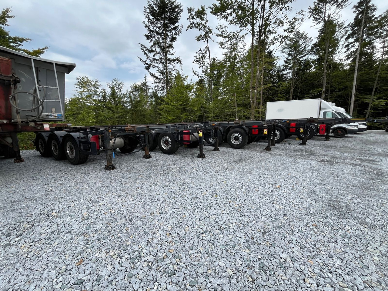 Schwarzmüller S1 R-Serie Tank Chassis ADR SAF Alufelgen - Transporter kontejnera/ Poluprikolica s izmjenjivim sanducima: slika Schwarzmüller S1 R-Serie Tank Chassis ADR SAF Alufelgen - Transporter kontejnera/ Poluprikolica s izmjenjivim sanducima Schwarzmüller S1 R-Serie Tank Chassis ADR SAF Alufelgen - Transporter kontejnera/ Poluprikolica s izmjenjivim sanducima: slika Schwarzmüller S1 R-Serie Tank Chassis ADR SAF Alufelgen - Transporter kontejnera/ Poluprikolica s izmjenjivim sanducima
