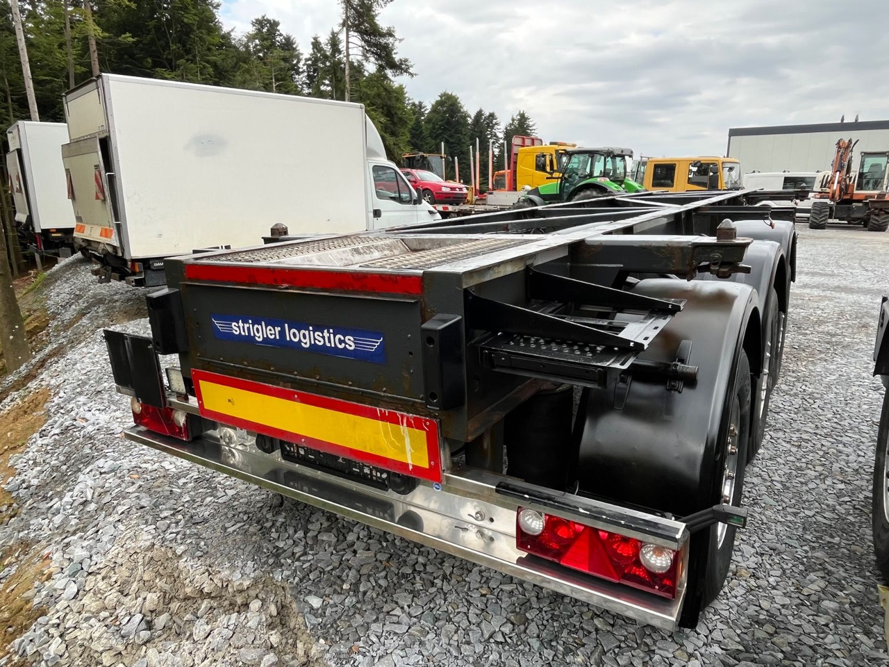 Schwarzmüller S1 R-Serie Tank Chassis ADR SAF Alufelgen - Transporter kontejnera/ Poluprikolica s izmjenjivim sanducima: slika Schwarzmüller S1 R-Serie Tank Chassis ADR SAF Alufelgen - Transporter kontejnera/ Poluprikolica s izmjenjivim sanducima Schwarzmüller S1 R-Serie Tank Chassis ADR SAF Alufelgen - Transporter kontejnera/ Poluprikolica s izmjenjivim sanducima: slika Schwarzmüller S1 R-Serie Tank Chassis ADR SAF Alufelgen - Transporter kontejnera/ Poluprikolica s izmjenjivim sanducima