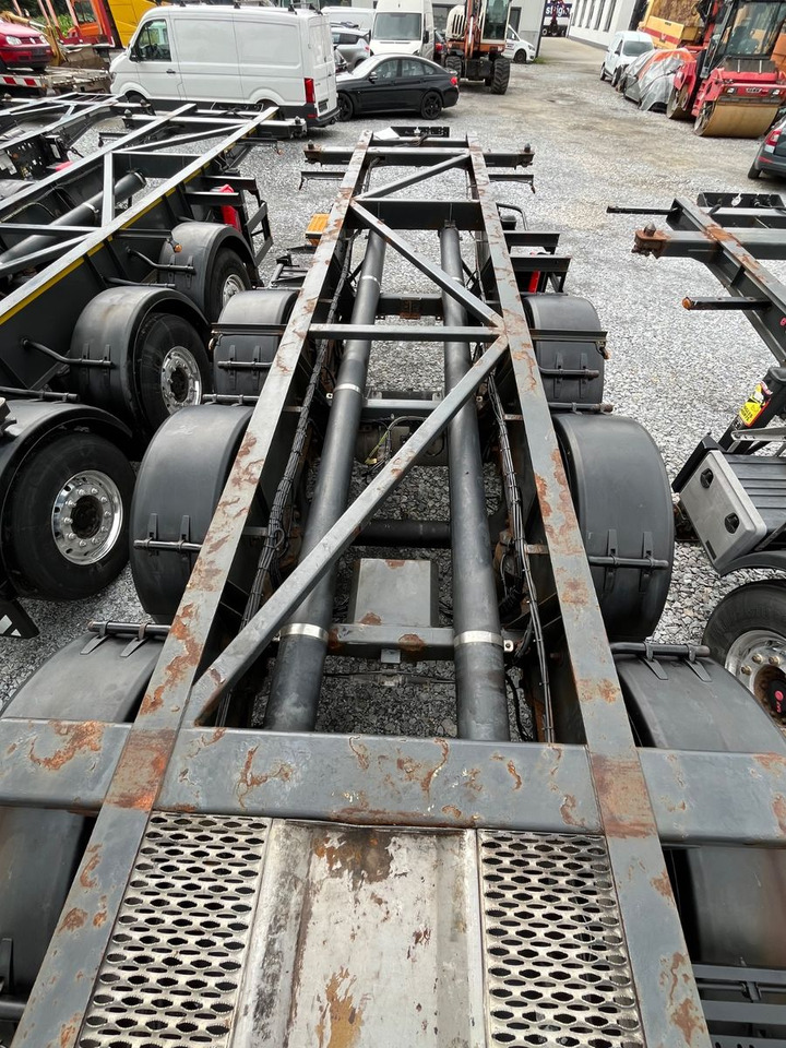 Schwarzmüller S1 R-Serie Tank Chassis ADR SAF Alufelgen - Transporter kontejnera/ Poluprikolica s izmjenjivim sanducima: slika Schwarzmüller S1 R-Serie Tank Chassis ADR SAF Alufelgen - Transporter kontejnera/ Poluprikolica s izmjenjivim sanducima Schwarzmüller S1 R-Serie Tank Chassis ADR SAF Alufelgen - Transporter kontejnera/ Poluprikolica s izmjenjivim sanducima: slika Schwarzmüller S1 R-Serie Tank Chassis ADR SAF Alufelgen - Transporter kontejnera/ Poluprikolica s izmjenjivim sanducima