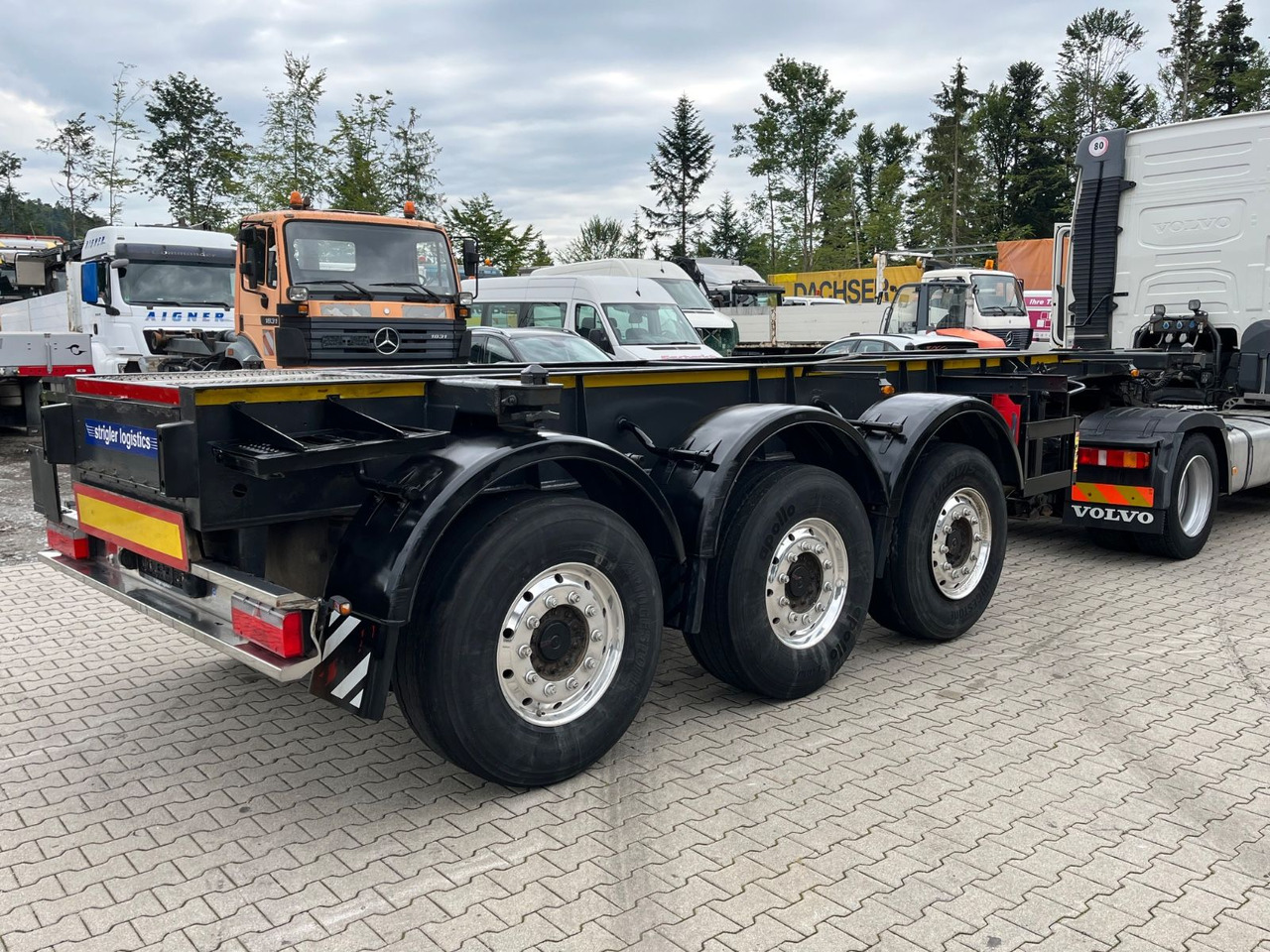 Schwarzmüller S1 R-Serie Tank Chassis ADR SAF Alufelgen - Transporter kontejnera/ Poluprikolica s izmjenjivim sanducima: slika Schwarzmüller S1 R-Serie Tank Chassis ADR SAF Alufelgen - Transporter kontejnera/ Poluprikolica s izmjenjivim sanducima Schwarzmüller S1 R-Serie Tank Chassis ADR SAF Alufelgen - Transporter kontejnera/ Poluprikolica s izmjenjivim sanducima: slika Schwarzmüller S1 R-Serie Tank Chassis ADR SAF Alufelgen - Transporter kontejnera/ Poluprikolica s izmjenjivim sanducima