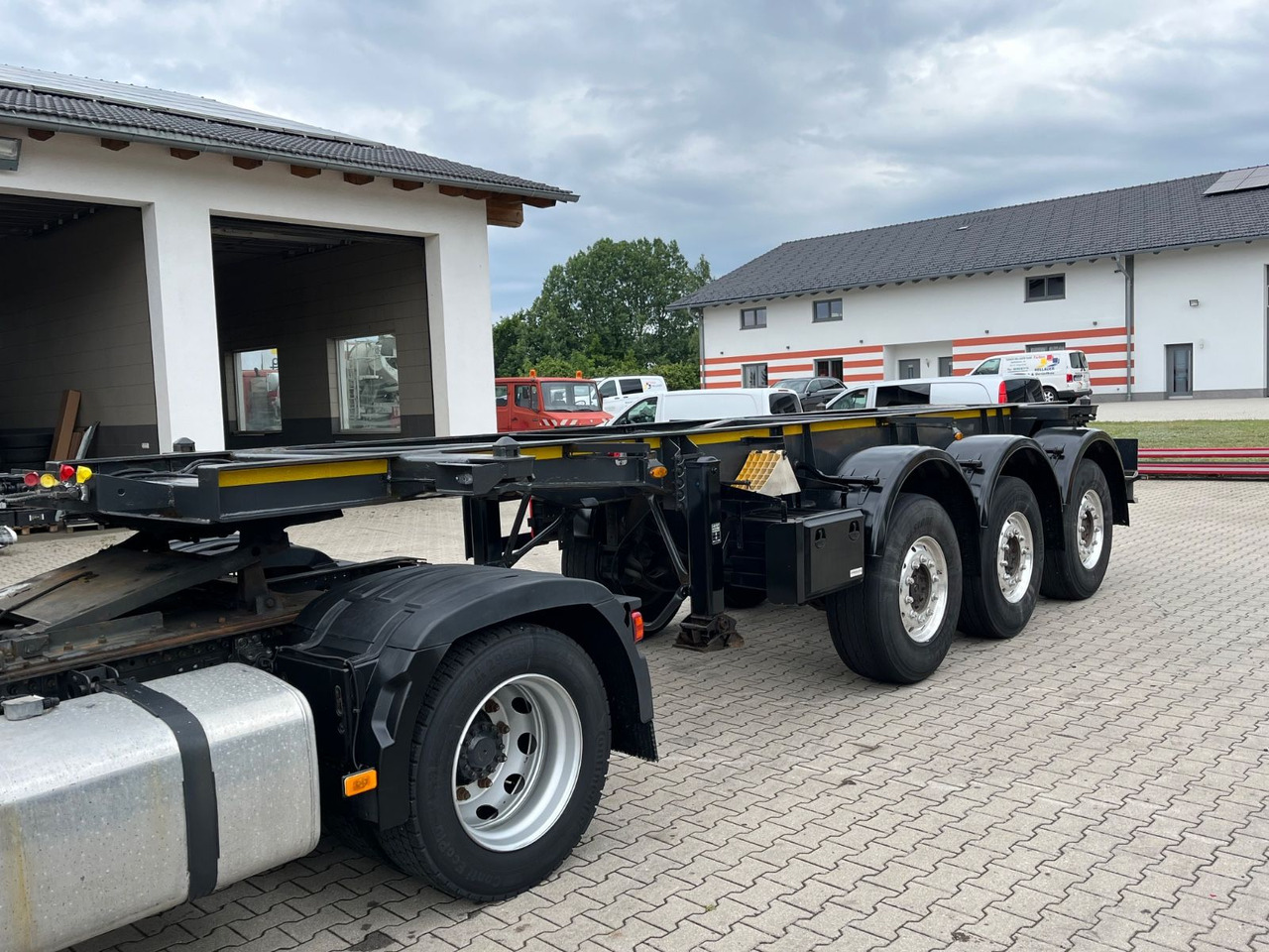 Transporter kontejnera/ Poluprikolica s izmjenjivim sanducima Schwarzmüller S1 R-Serie Tank Chassis ADR SAF Alufelgen: slika Transporter kontejnera/ Poluprikolica s izmjenjivim sanducima Schwarzmüller S1 R-Serie Tank Chassis ADR SAF Alufelgen