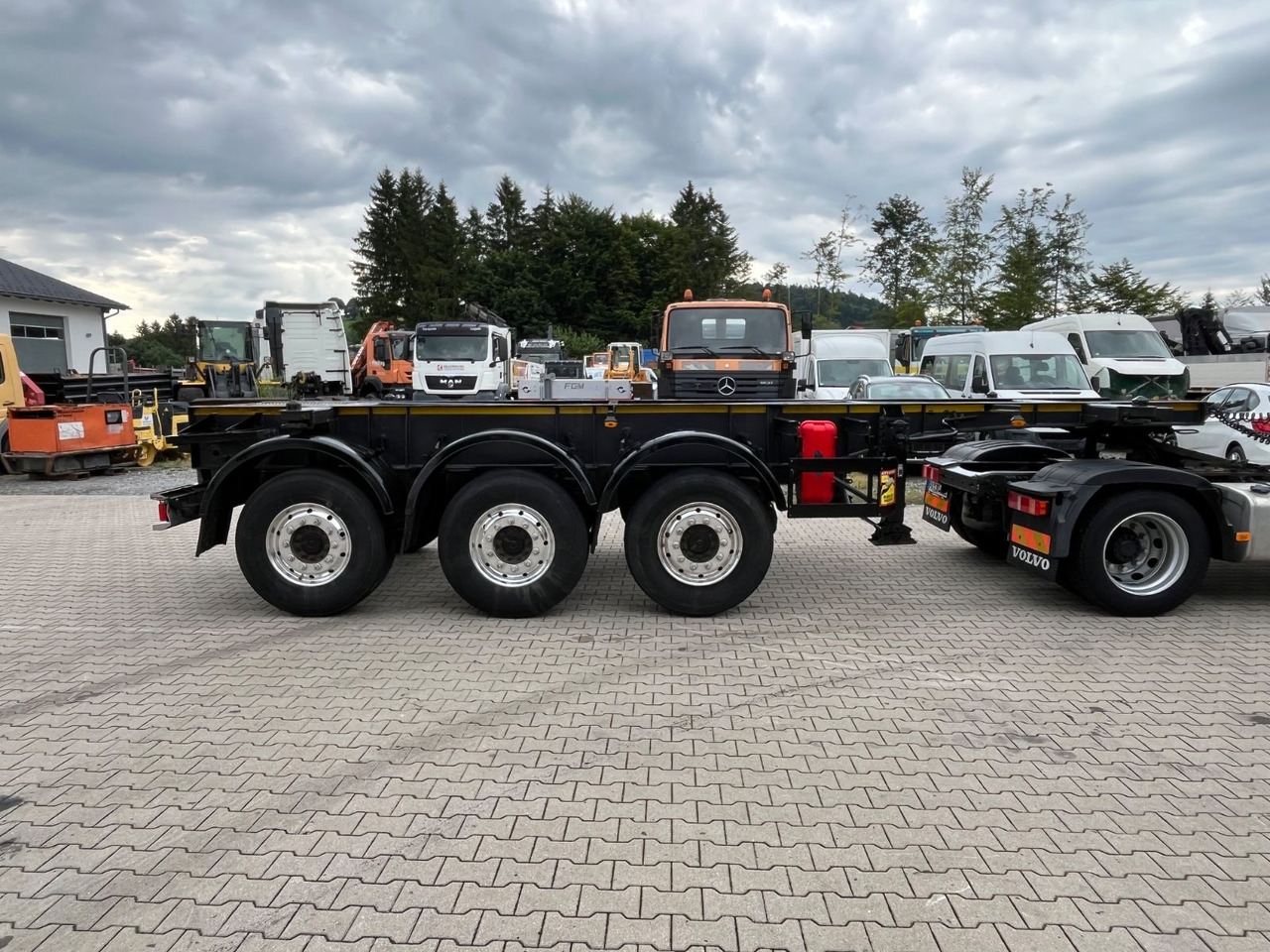 Schwarzmüller S1 R-Serie Tank Chassis ADR SAF Alufelgen - Transporter kontejnera/ Poluprikolica s izmjenjivim sanducima: slika Schwarzmüller S1 R-Serie Tank Chassis ADR SAF Alufelgen - Transporter kontejnera/ Poluprikolica s izmjenjivim sanducima Schwarzmüller S1 R-Serie Tank Chassis ADR SAF Alufelgen - Transporter kontejnera/ Poluprikolica s izmjenjivim sanducima: slika Schwarzmüller S1 R-Serie Tank Chassis ADR SAF Alufelgen - Transporter kontejnera/ Poluprikolica s izmjenjivim sanducima