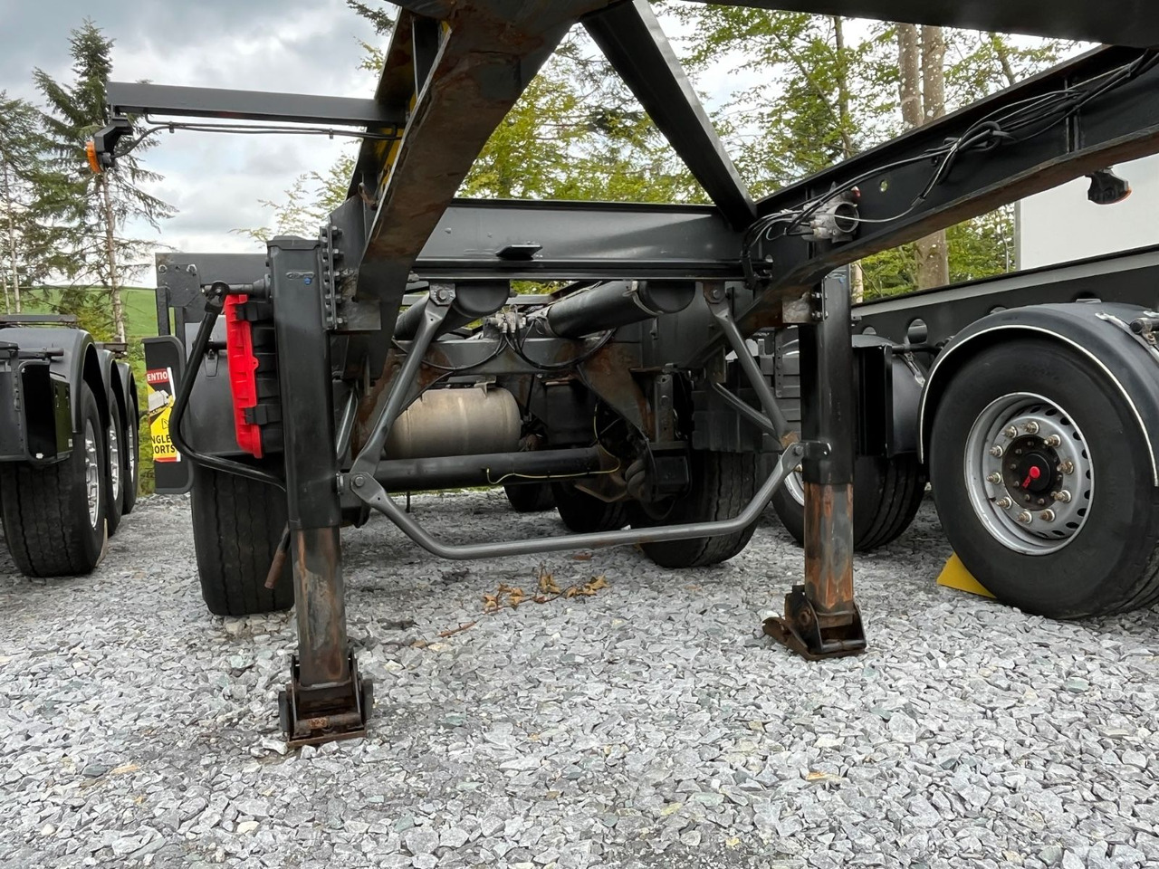 Transporter kontejnera/ Poluprikolica s izmjenjivim sanducima Schwarzmüller S1 R-Serie Tank Chassis ADR SAF Alufelgen: slika Transporter kontejnera/ Poluprikolica s izmjenjivim sanducima Schwarzmüller S1 R-Serie Tank Chassis ADR SAF Alufelgen